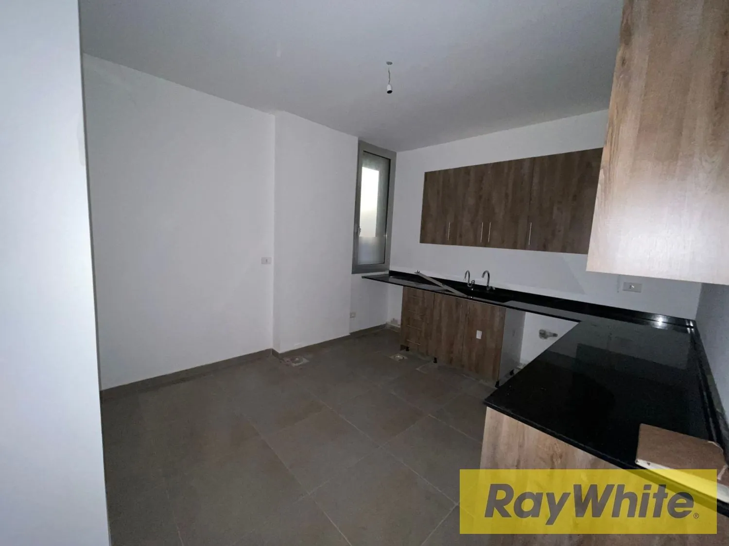 Apartment For Sale In Dbayeh — الصورة 4