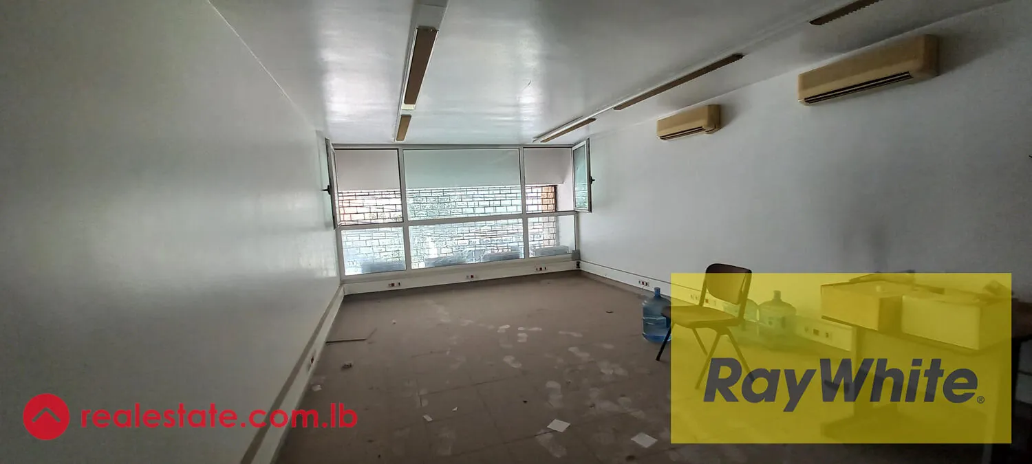 Shop With 3 Floors In Jal El Dib For Sale — الصورة 2