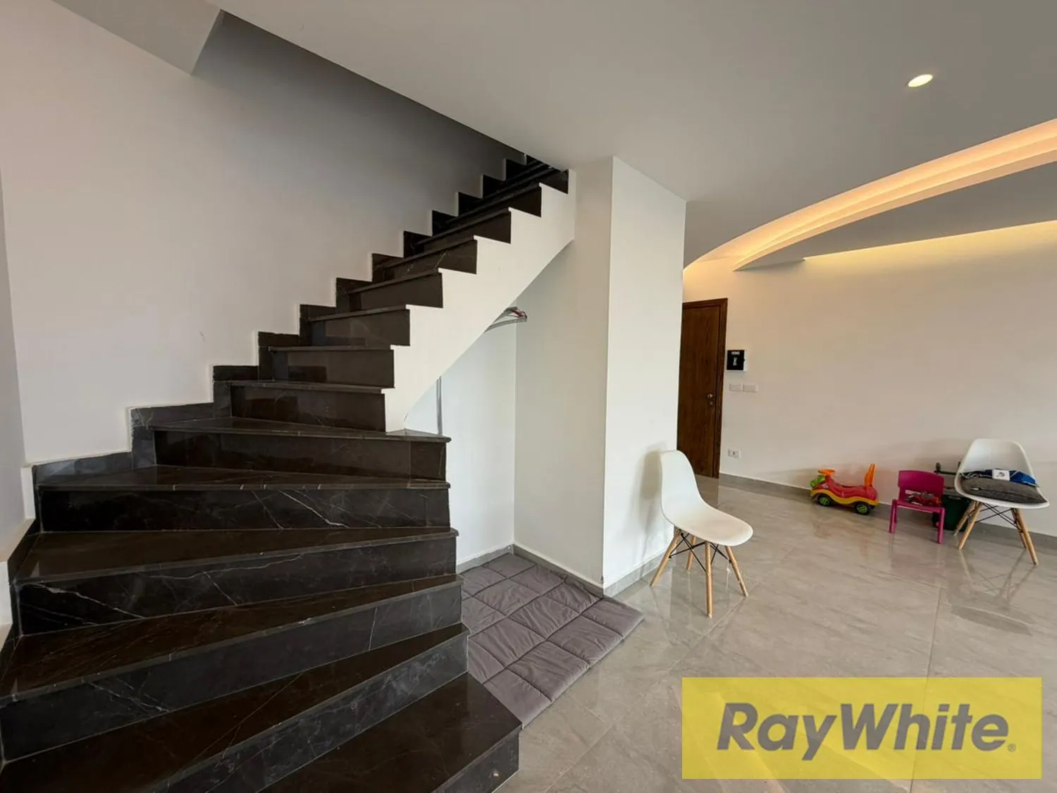 Luxury Renovated Duplex +terrace For Rent In Zaraoun — الصورة 4