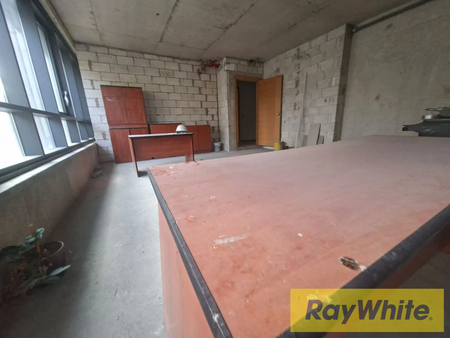 Office For Sale In Spears — الصورة 2