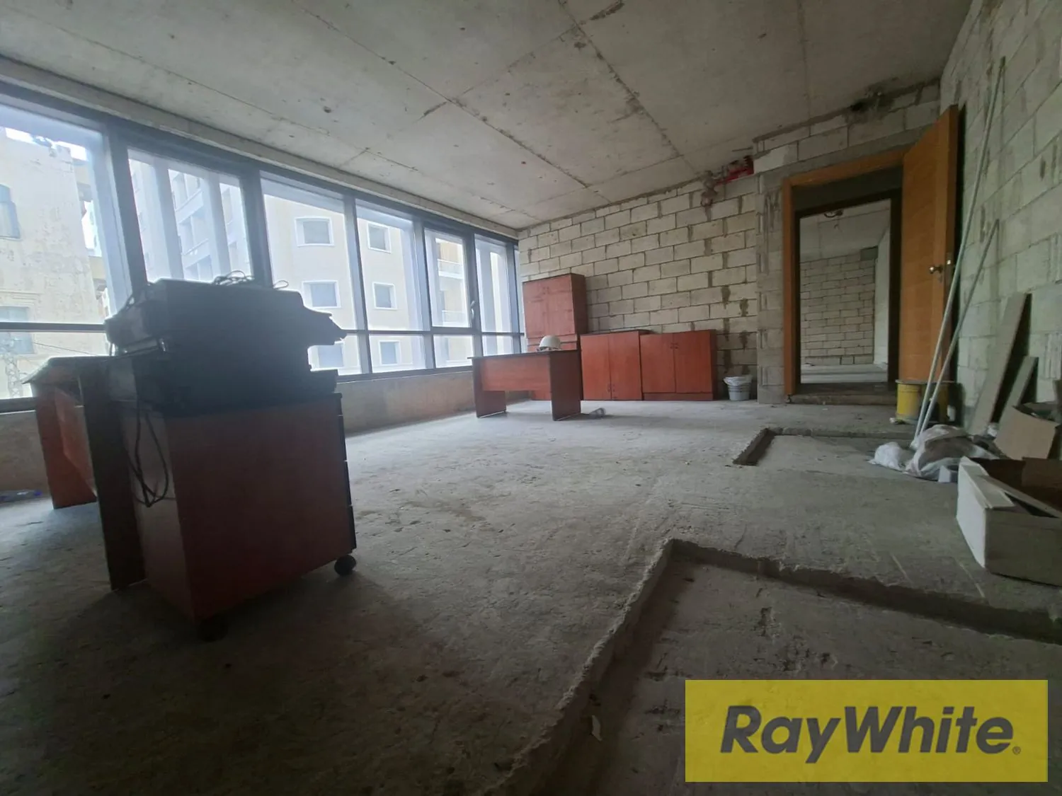Office For Sale In Spears — الصورة 3