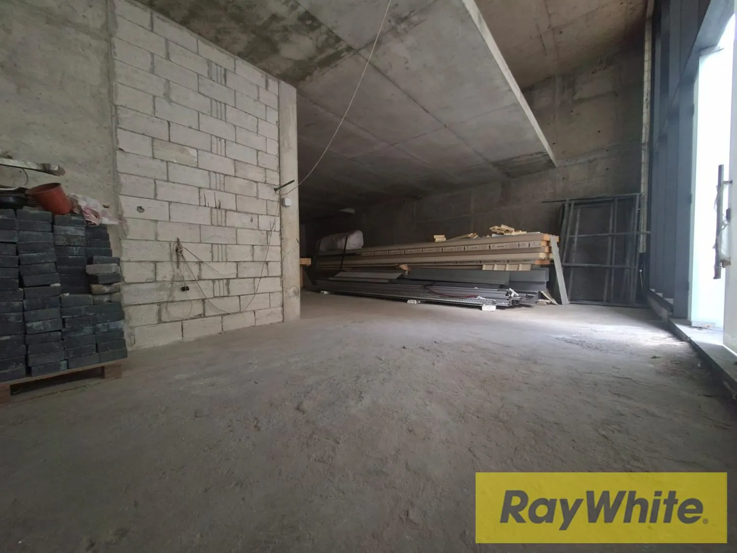 Showroom For Sale – Spears, Beirut