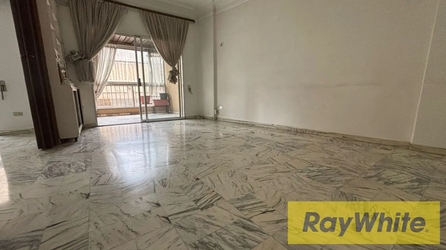 Apartment For Sale In Ras El Nabeh