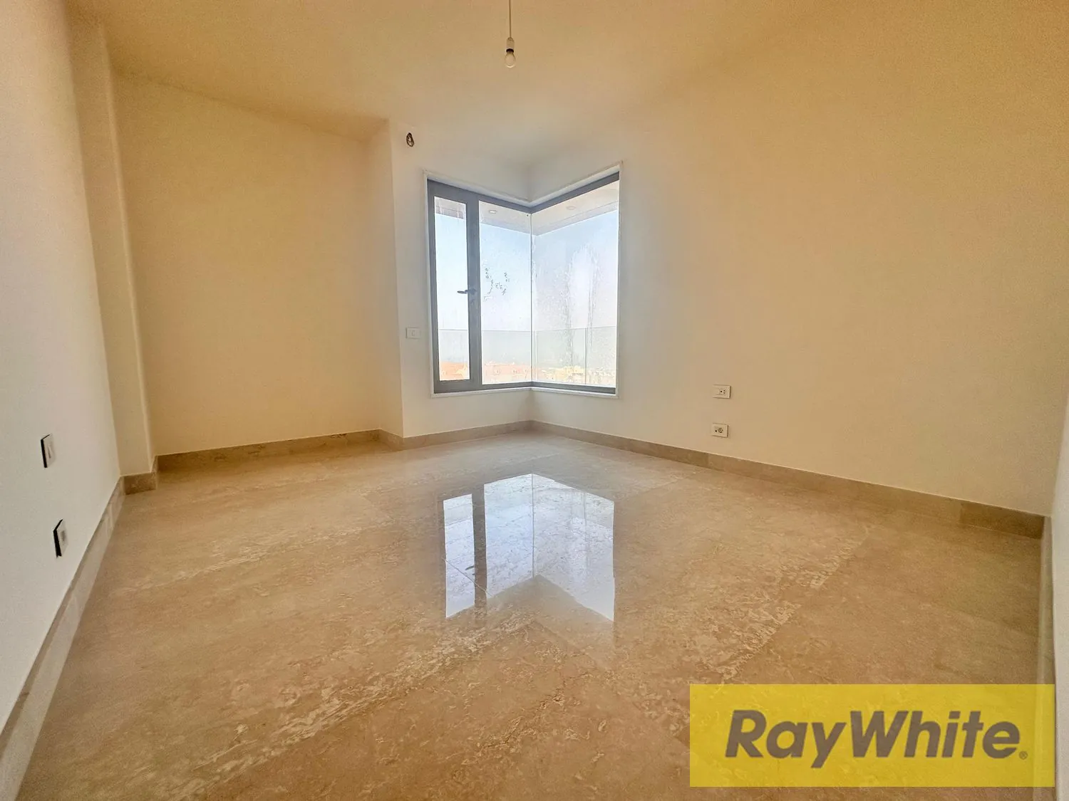 Apartment For Rent In Burj Al Murr — الصورة 2