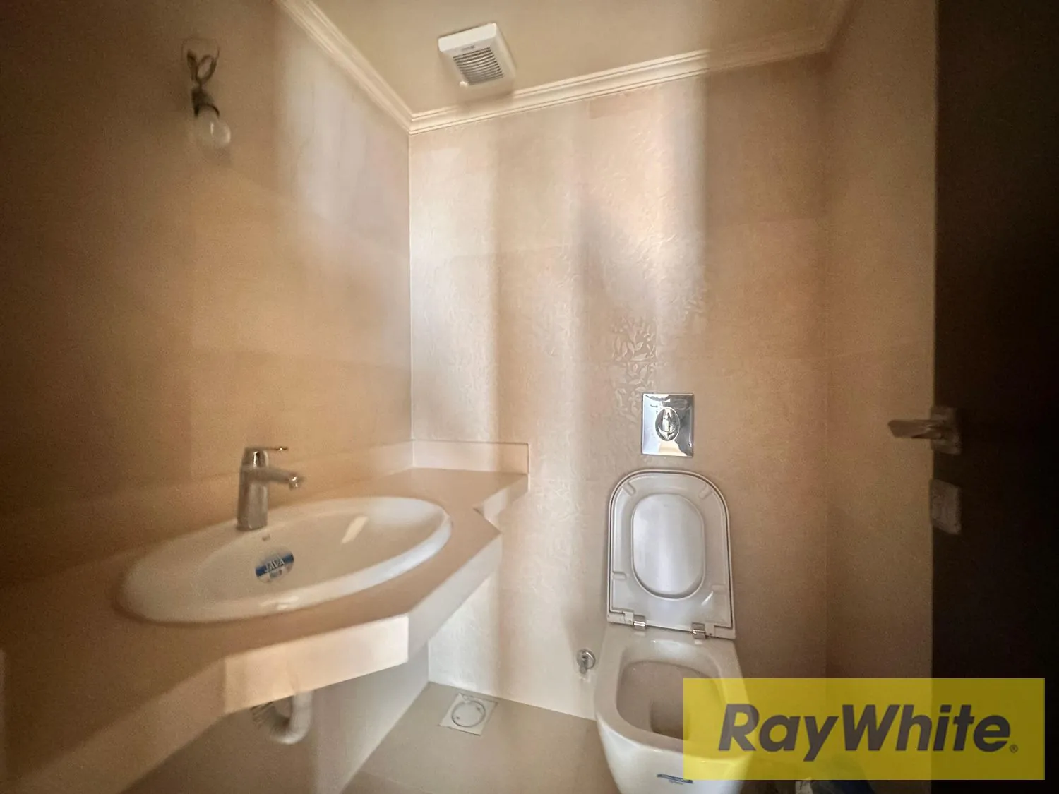 Apartment For Rent In Burj Al Murr — الصورة 3