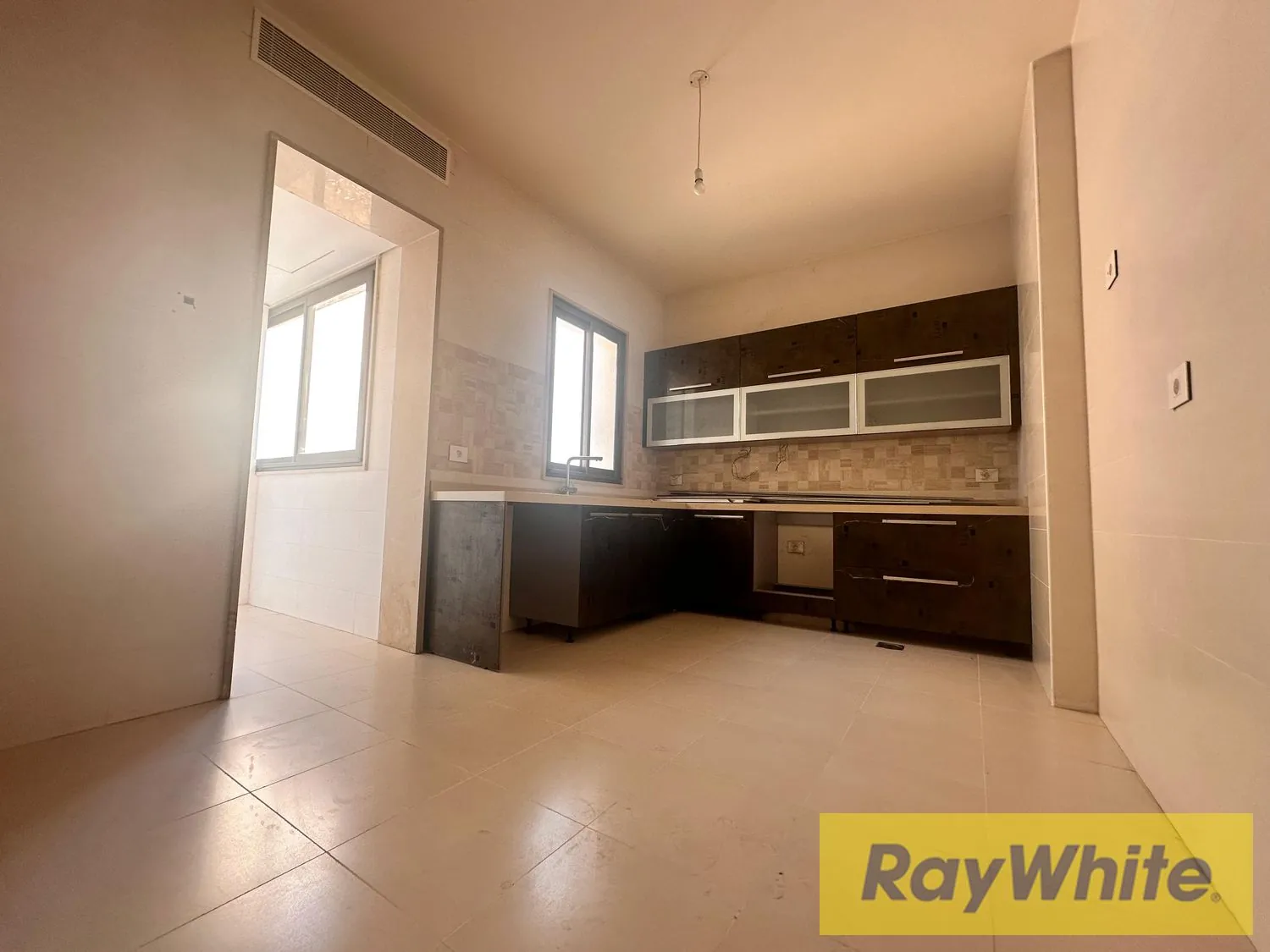 Apartment For Rent In Burj Al Murr — الصورة 4