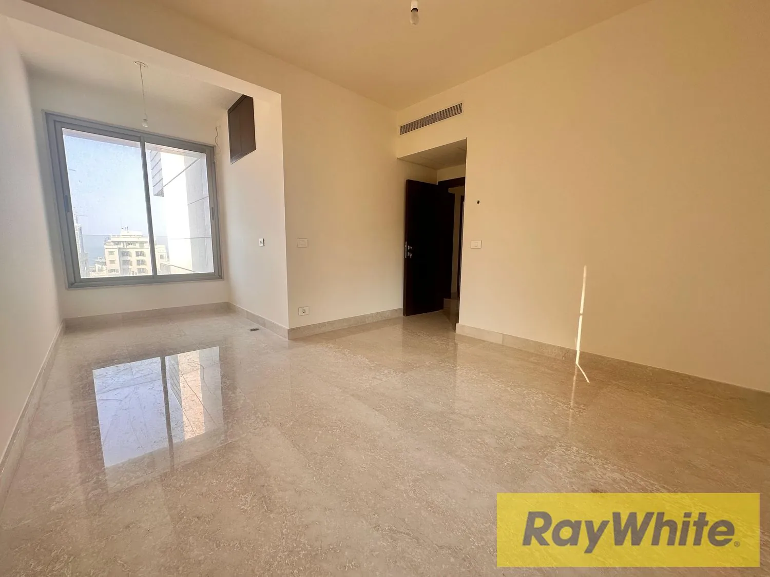 Apartment For Rent In Burj Al Murr — الصورة 5
