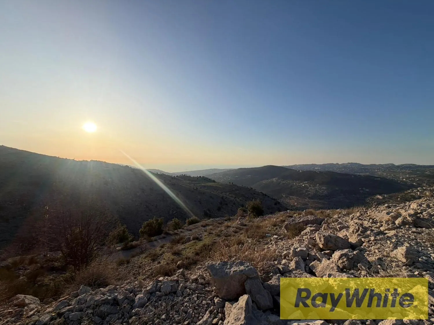 Land For Sale In Zaarour – 833 Sqm