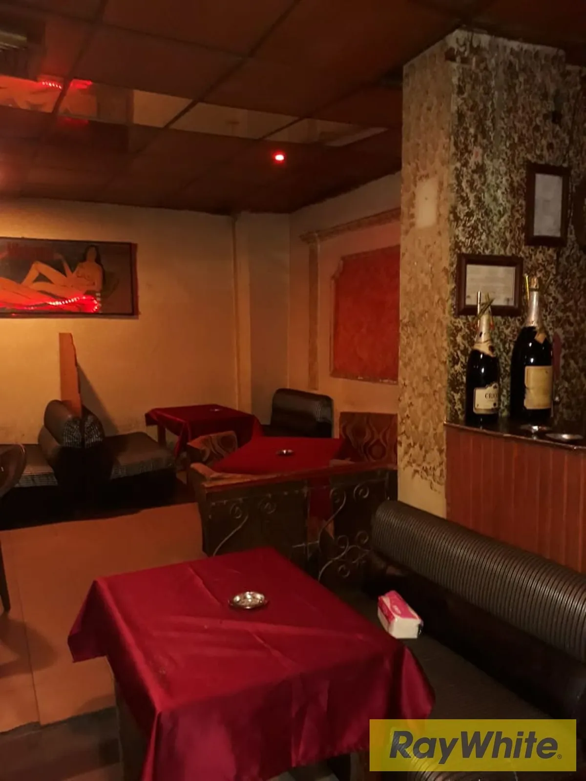 Shop For Rent In Baabda — الصورة 2