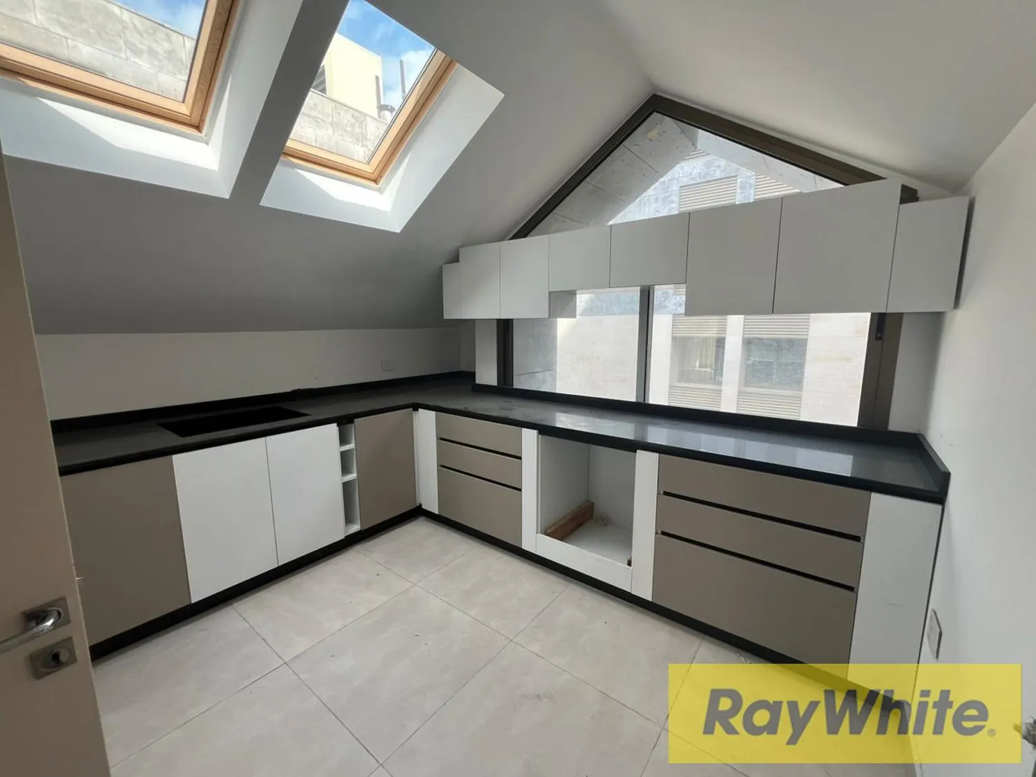 Duplex For Sale In Mansourieh – Aylout Area