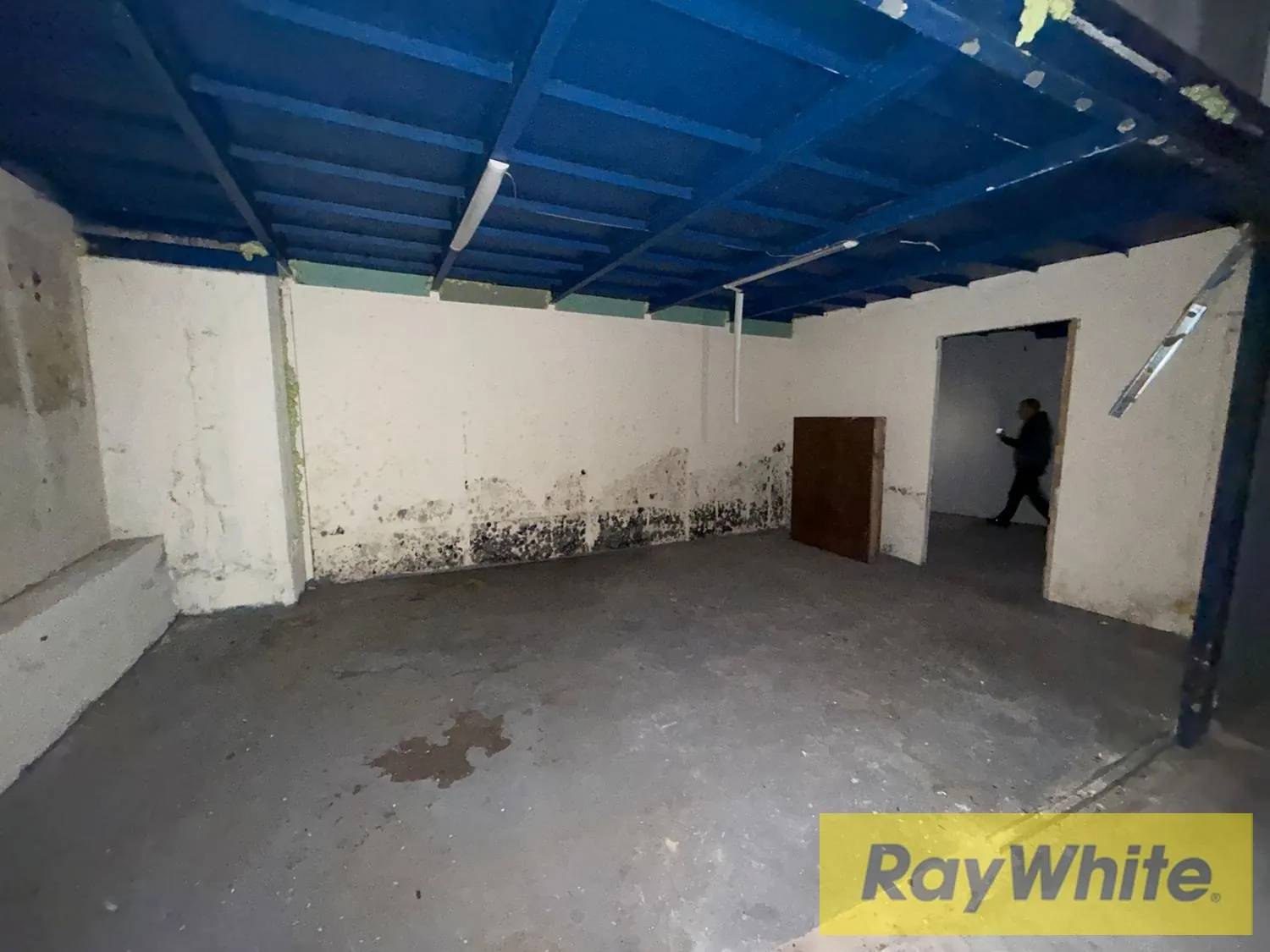 Shop For Rent In Saifi – Achrafieh — الصورة 4