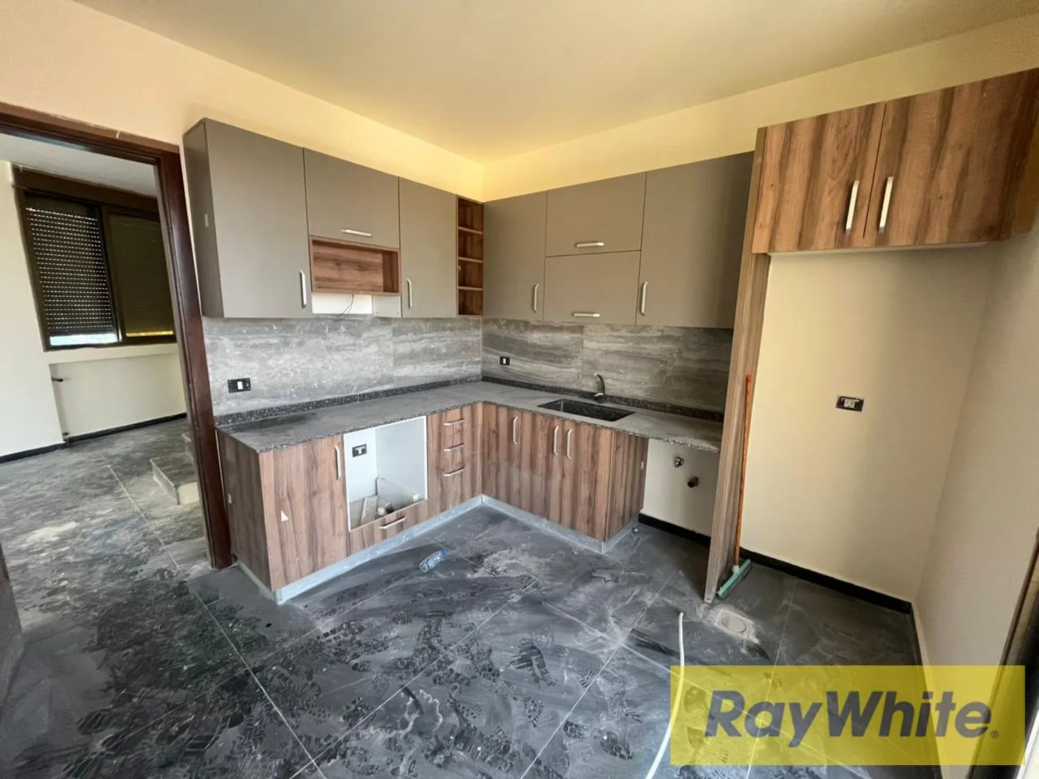 Duplex For Sale In Mansourieh- Ailout – 210 Sqm — الصورة 2