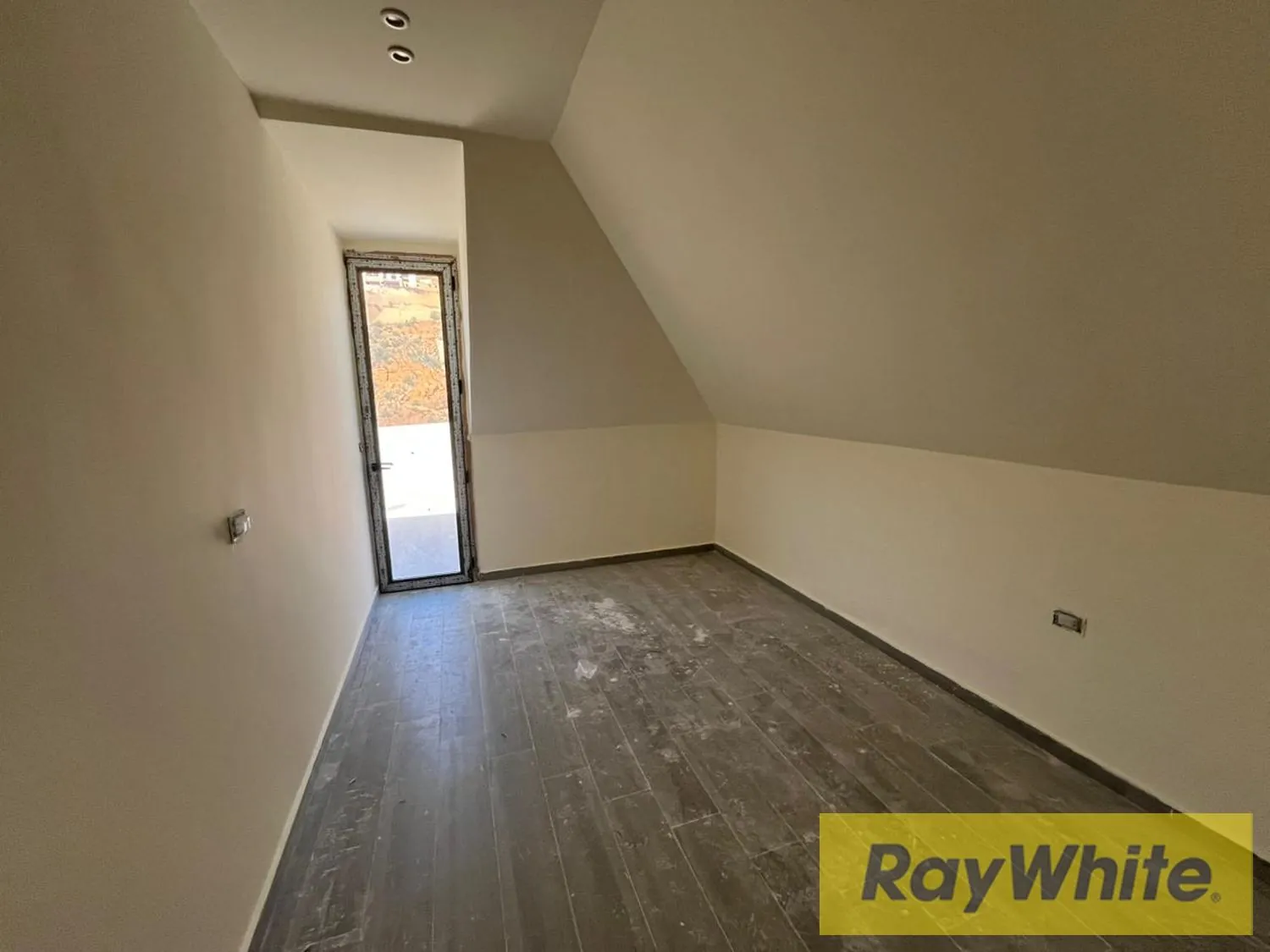 Duplex For Sale In Mansourieh- Ailout – 210 Sqm — الصورة 3