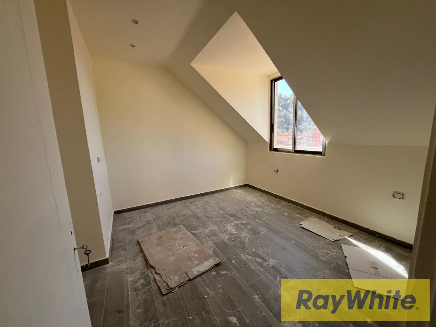 Duplex For Sale In Mansourieh- Ailout – 210 Sqm — الصورة 4