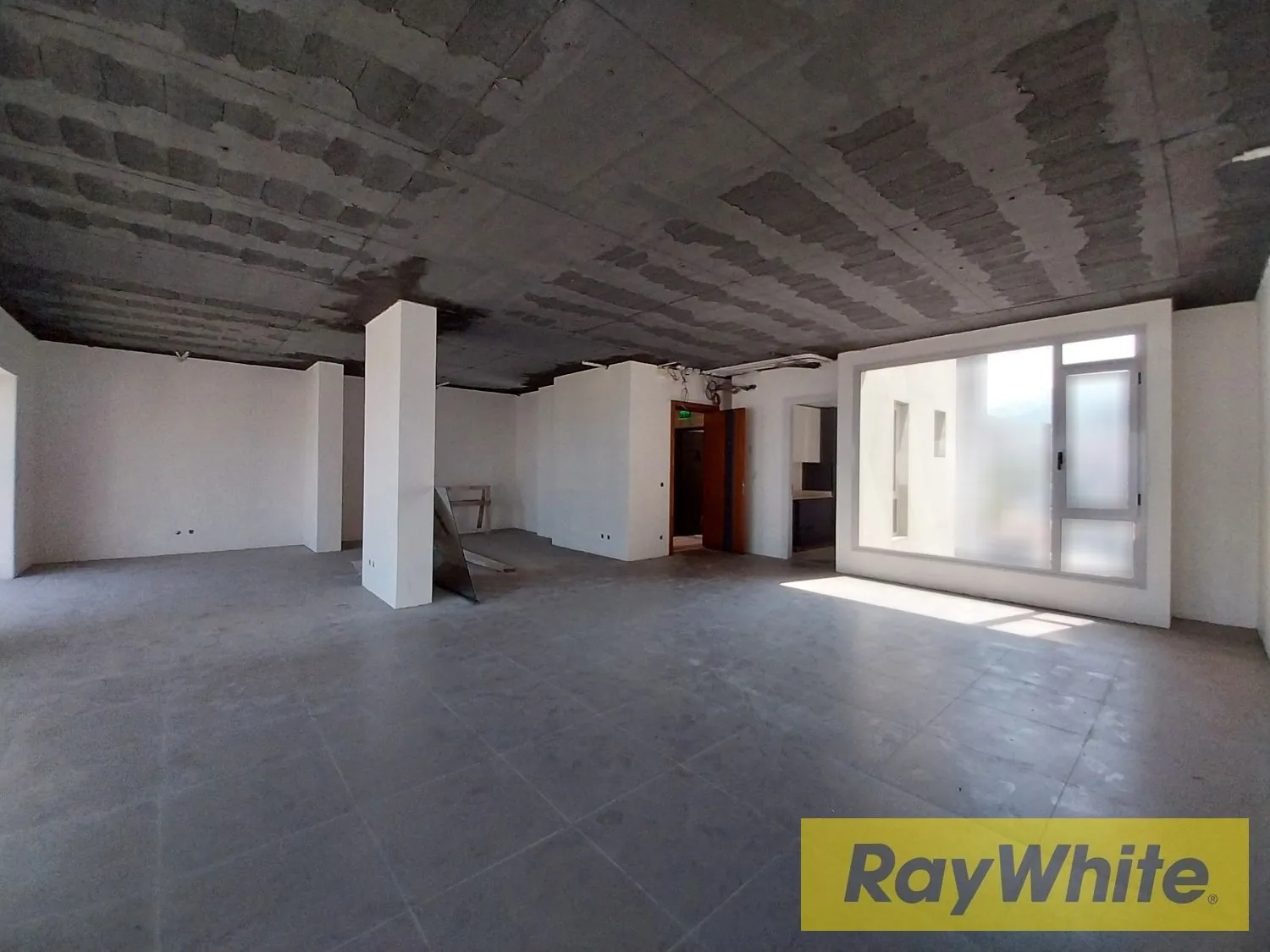 Core And Shell Office For Rent In Dbayeh |prime Location | Sea View| — الصورة 4