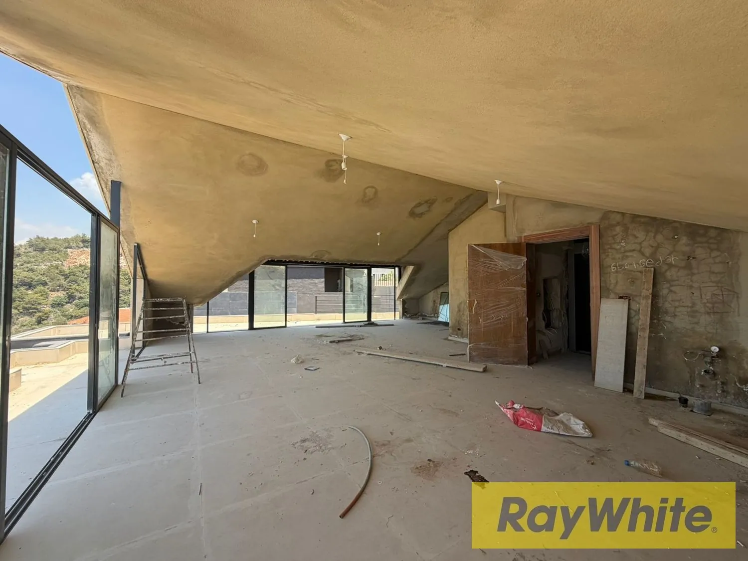 Brand New Roof For Sale In Tilal Ain Saade | 188 Sqm — photo 4