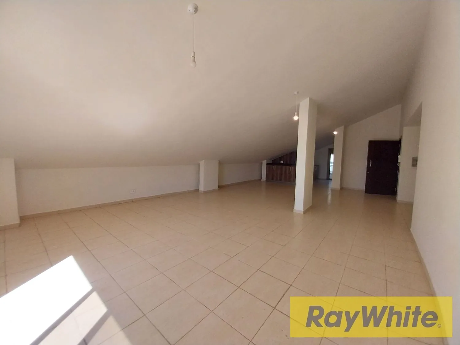 Rooftop Apartment For Rent In Awkar — الصورة 5