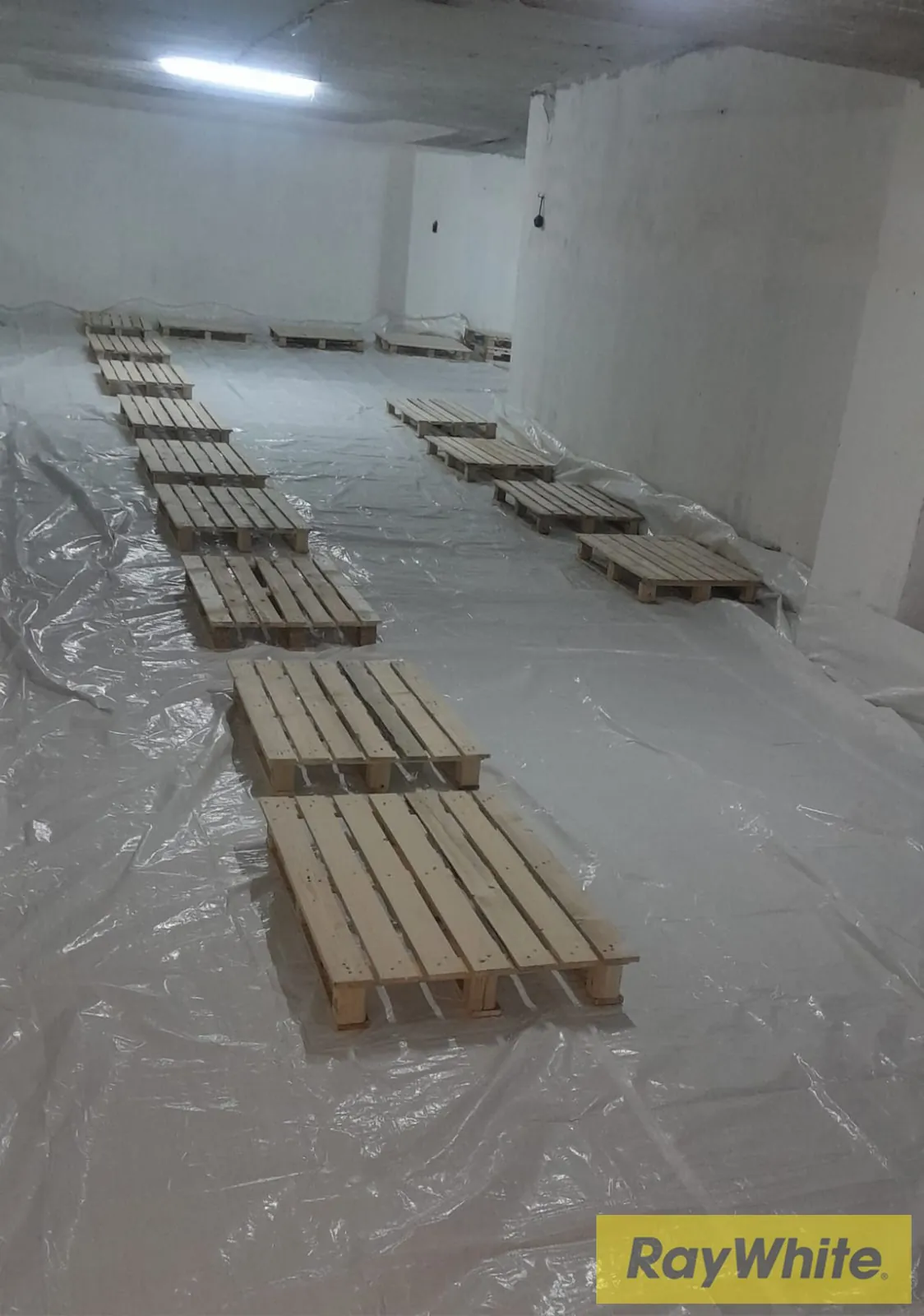 Warehouse For Rent In Mazraa — الصورة 2