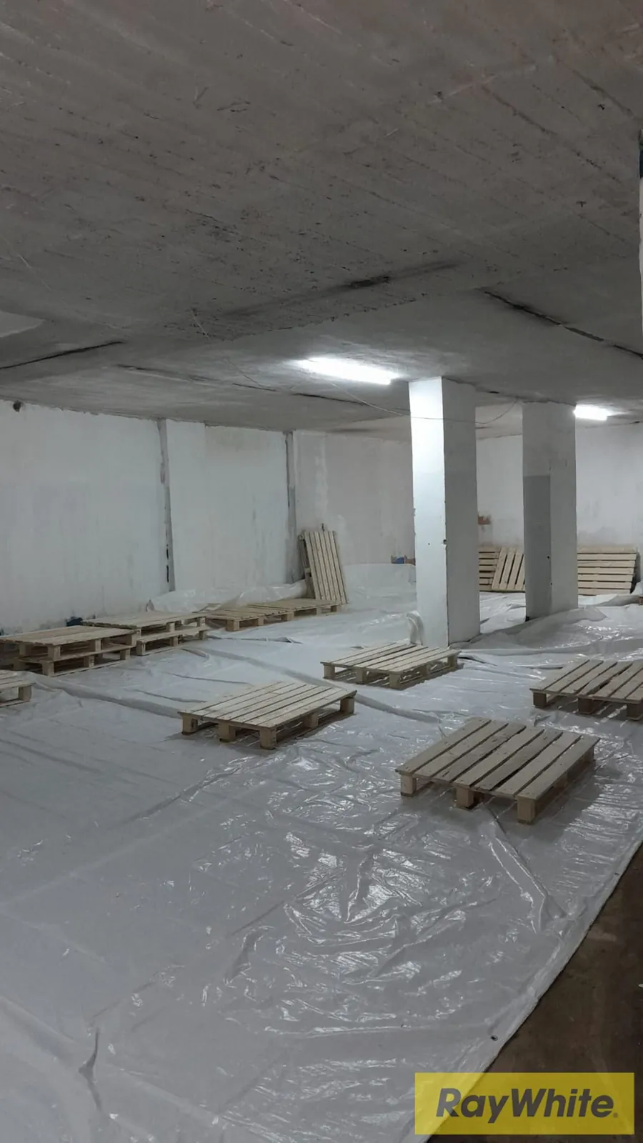 Warehouse For Rent In Mazraa — الصورة 3