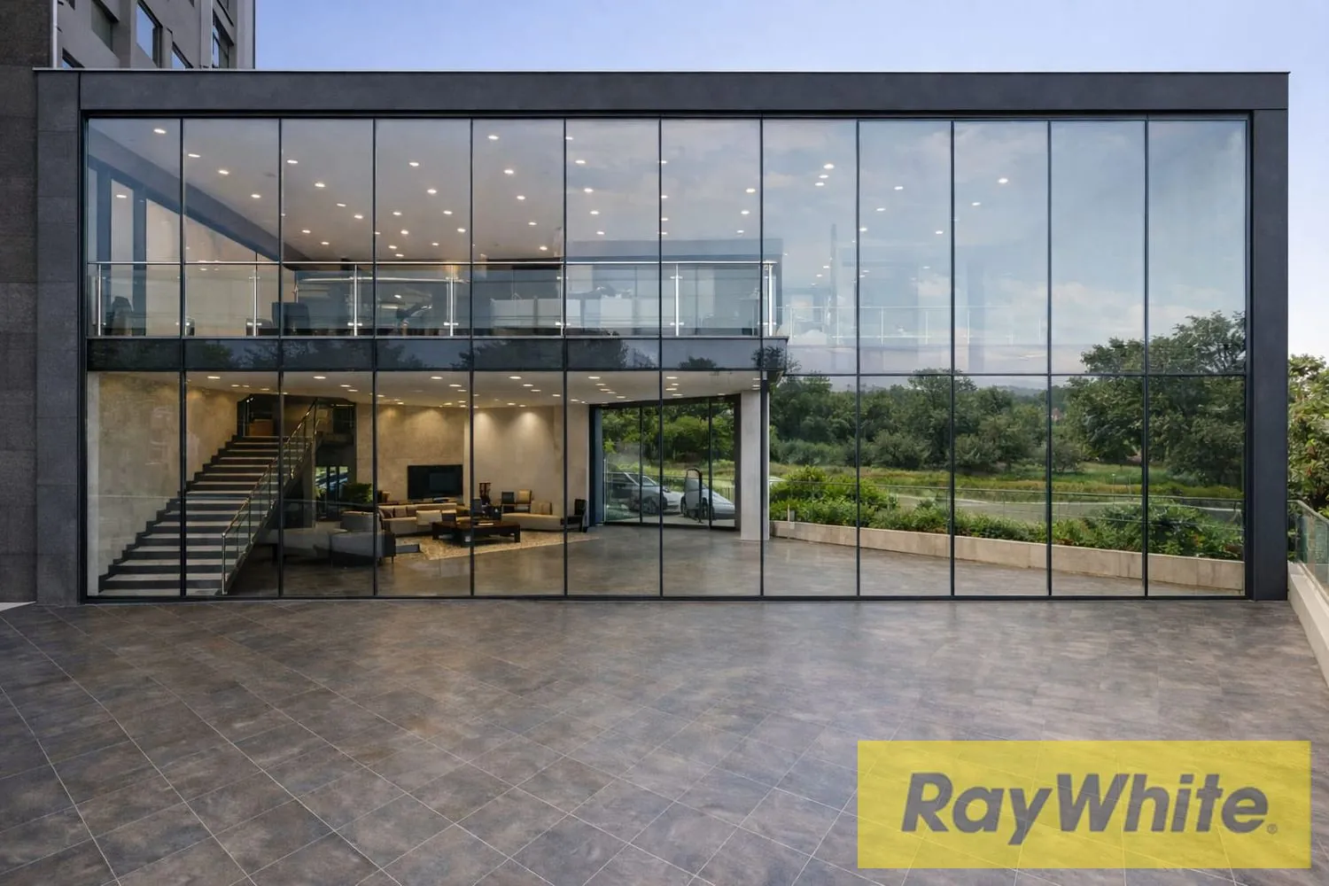 Showroom For Rent In Prime Horch Tabet