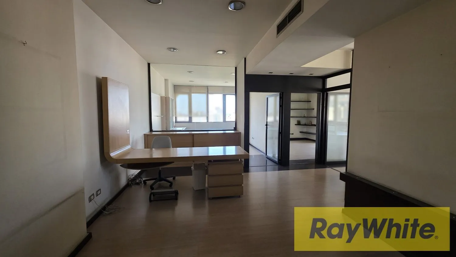 Office For Rent In Jdeideh — الصورة 3