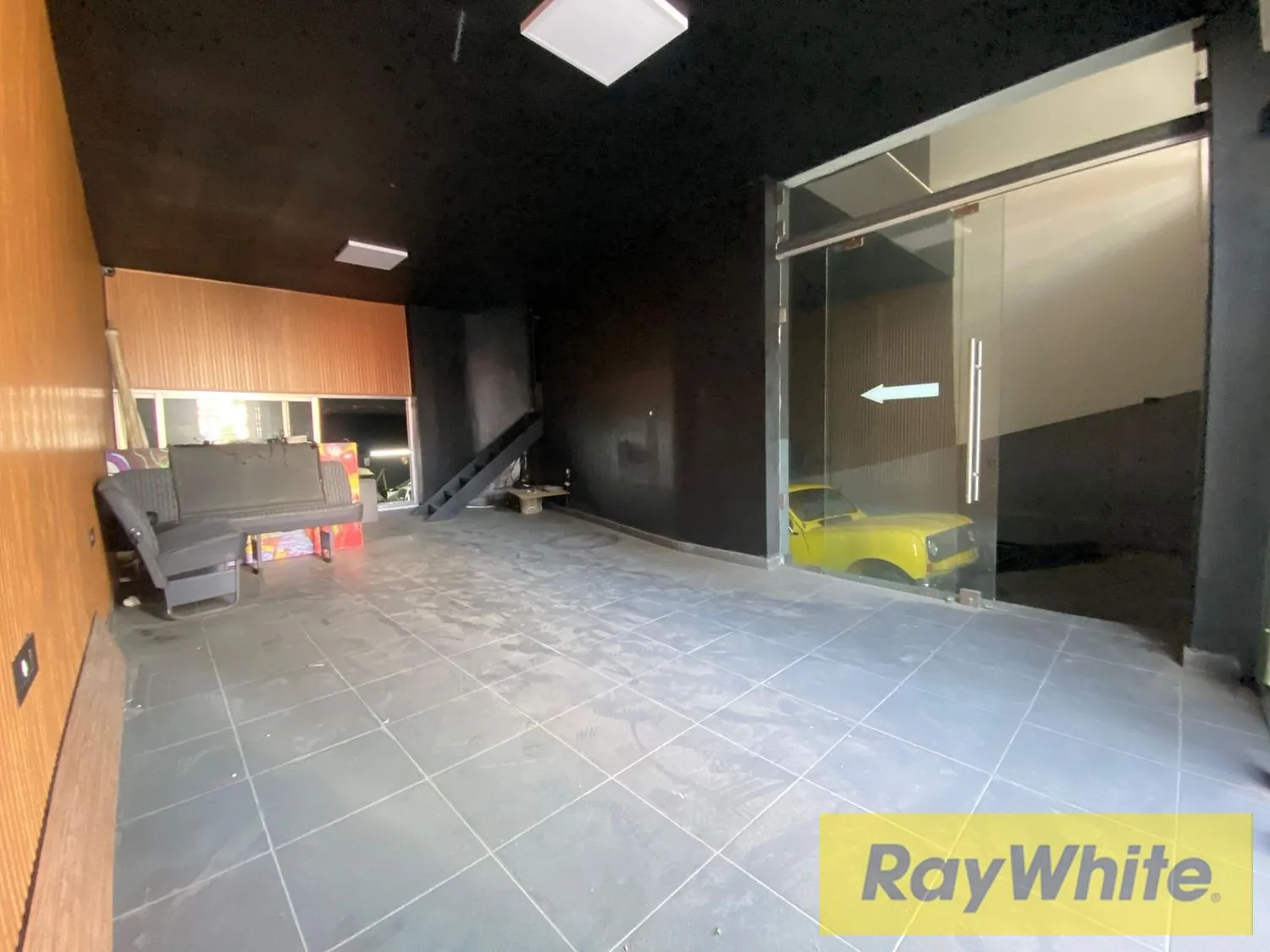 Showroom + Warehouse For Sale In Baouchriye – 1,100 Sqm — photo 2