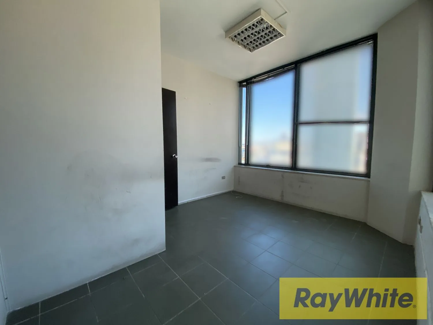 Office For Rent In Jdeideh –220 Sqm — photo 2
