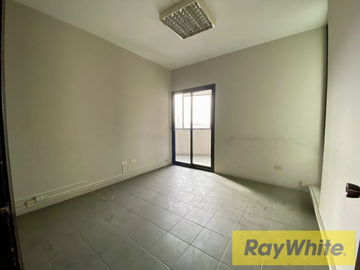 Office For Rent In Jdeideh –220 Sqm — photo 5
