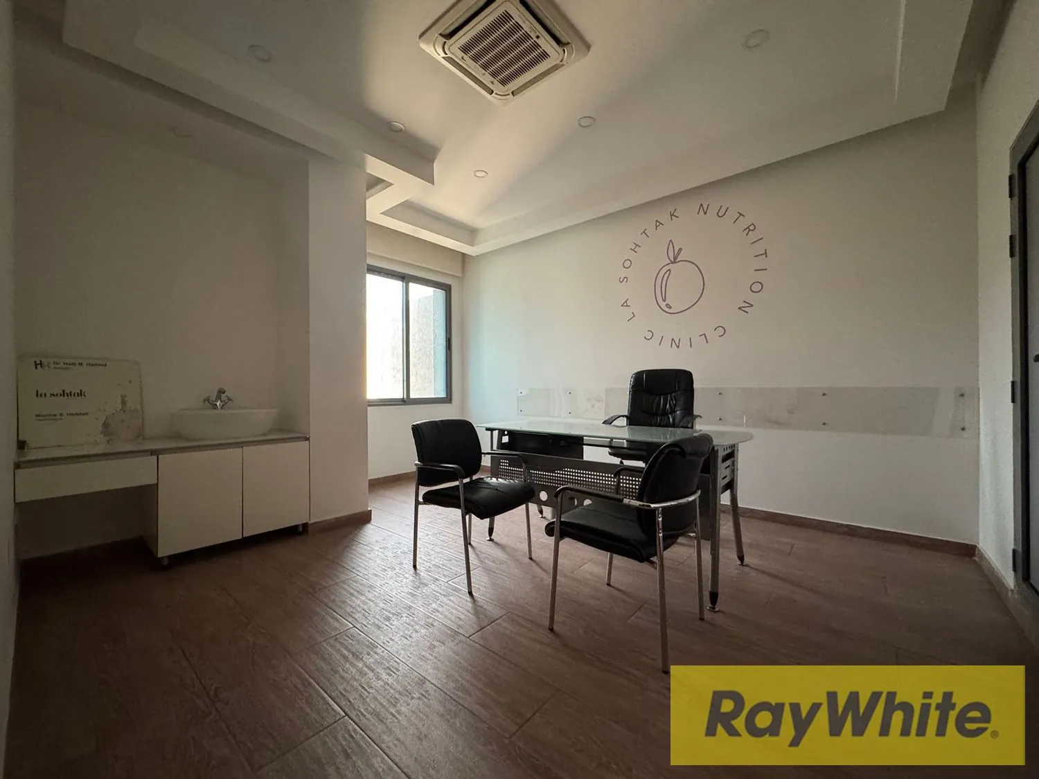 Clinic For Rent In Jdeideh – 110 Sqm | Furnished — الصورة 4