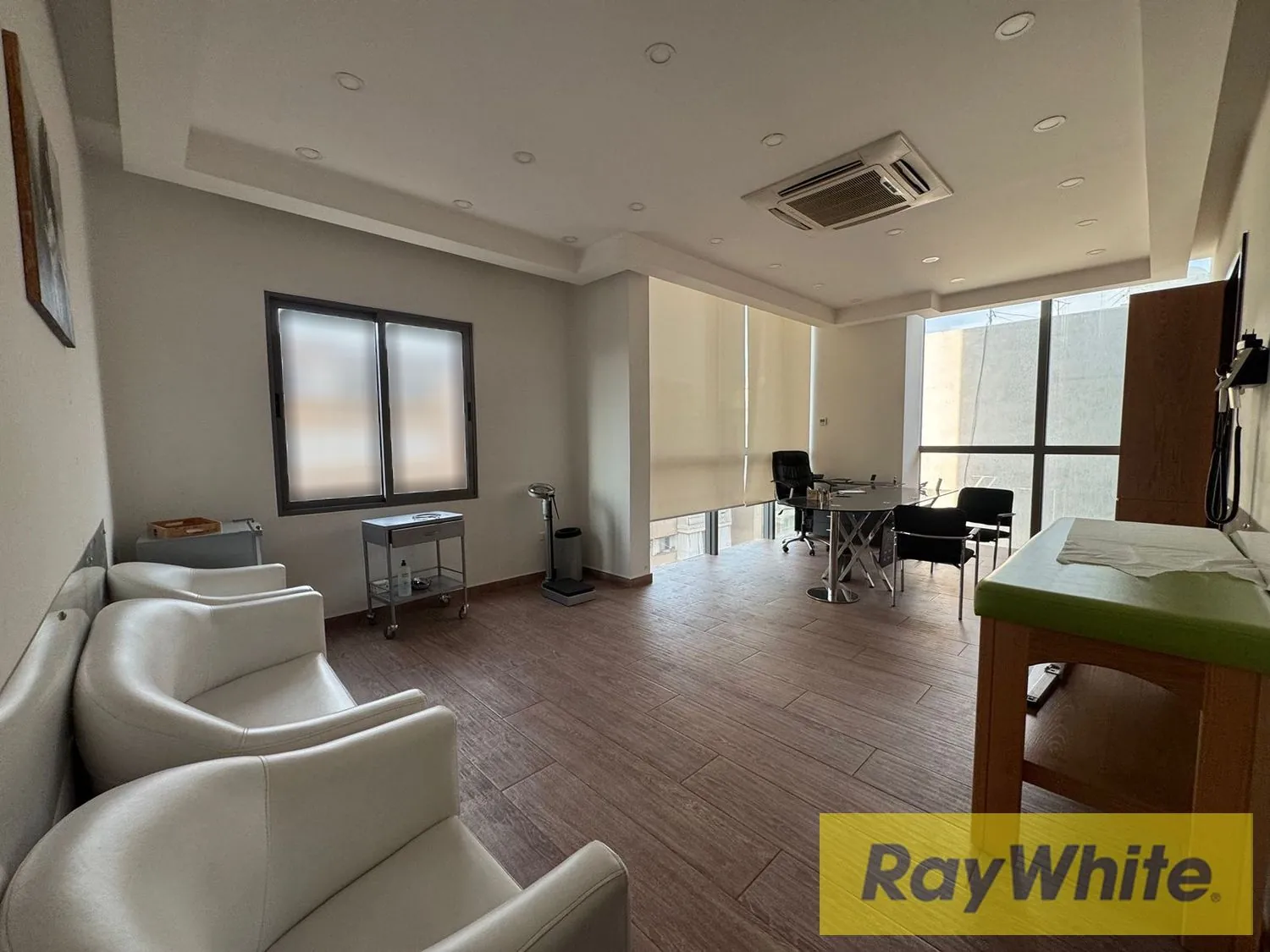Clinic For Rent In Jdeideh – 110 Sqm | Furnished — الصورة 5