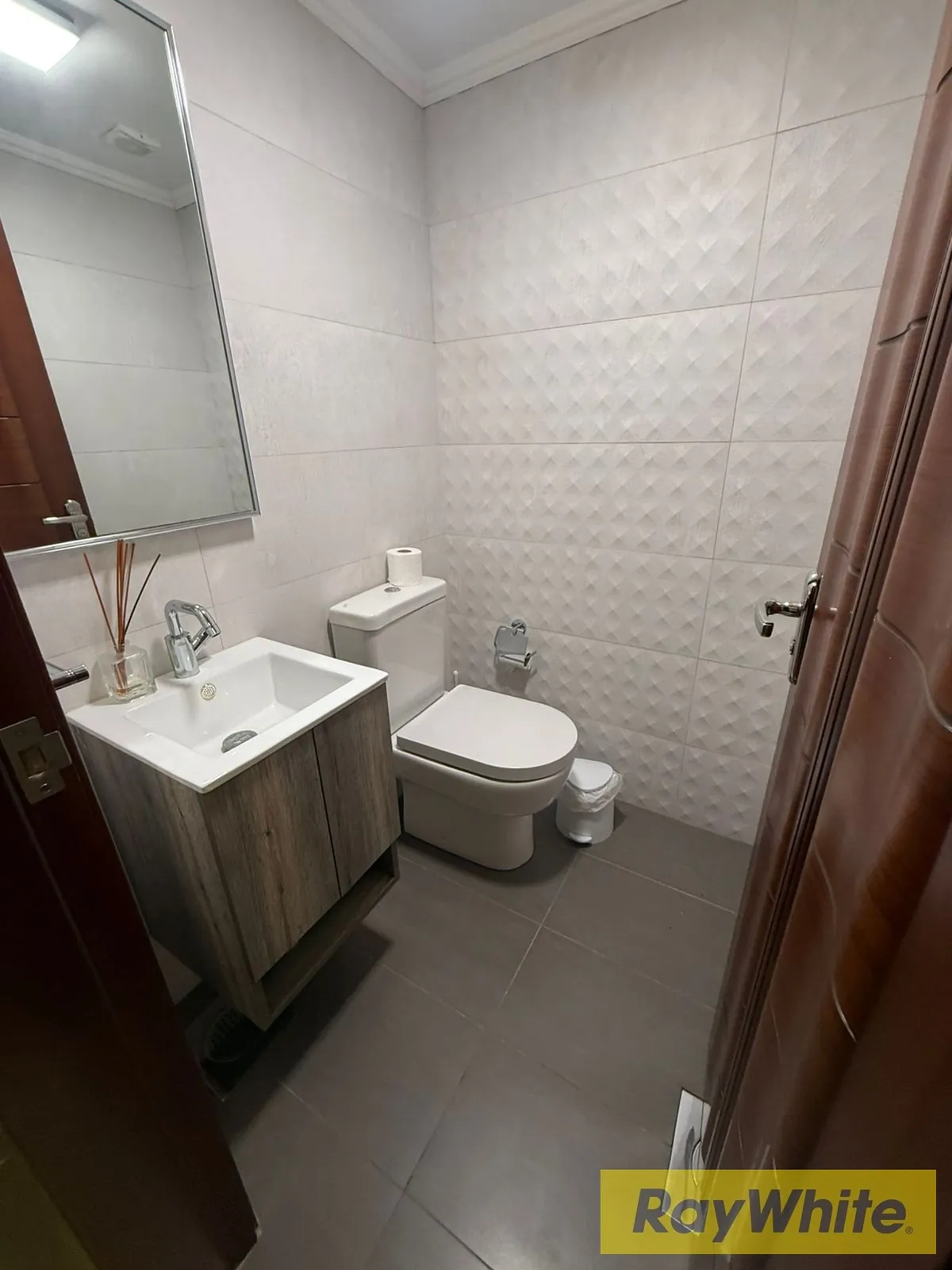 Spacious Semi-furnished Apartment For Sale In Beit Chabeb — الصورة 5