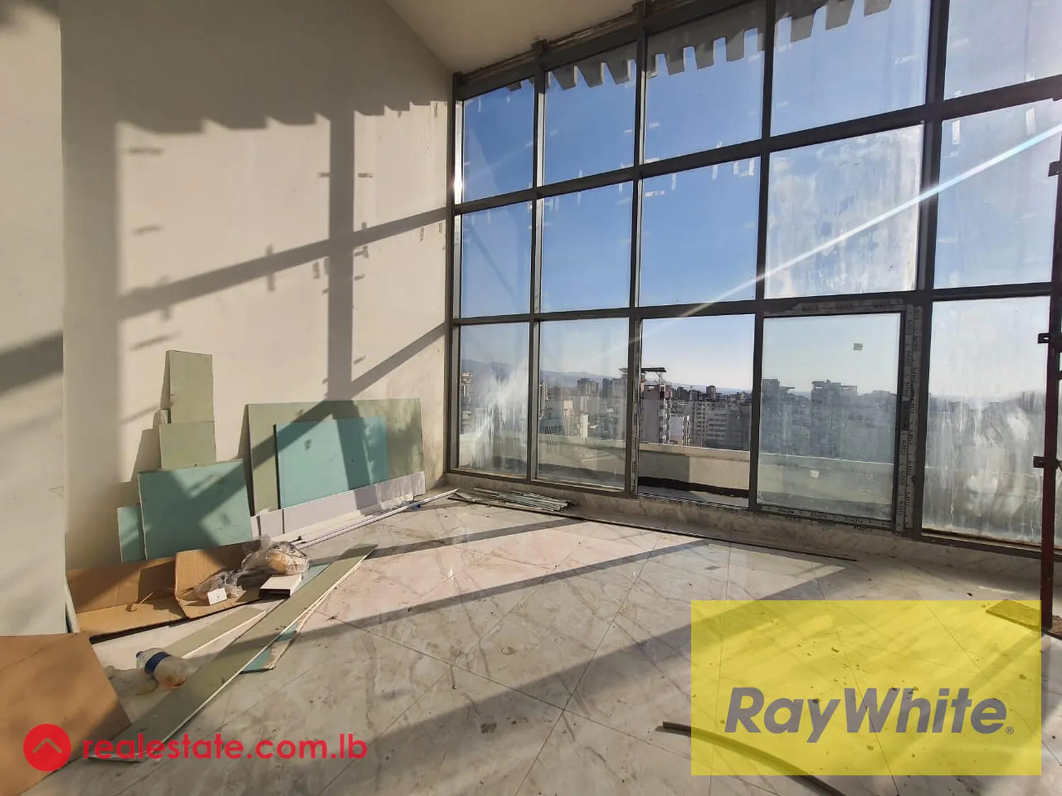 Duplex For Rent In Mazraa, Beirut — الصورة 2