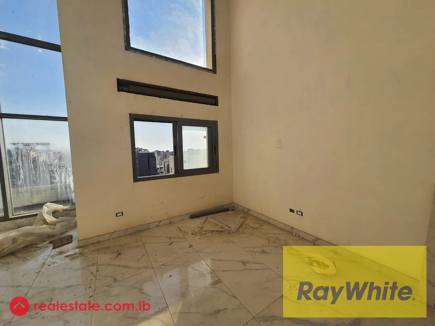 Duplex For Rent In Mazraa, Beirut — الصورة 3