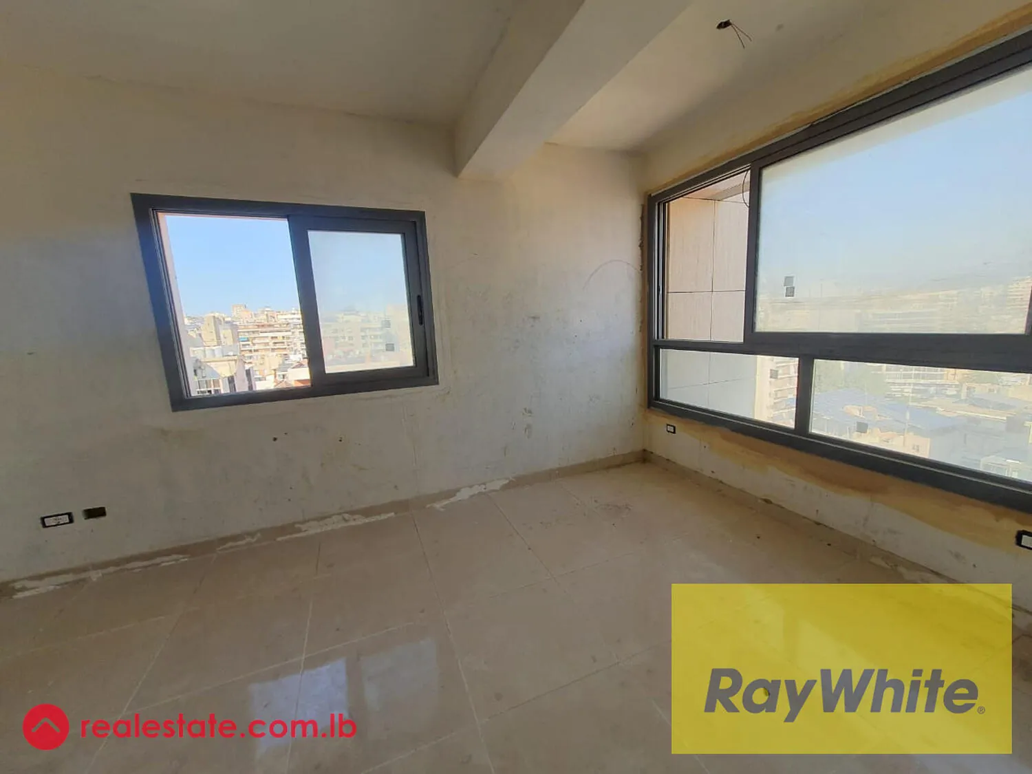 Duplex For Rent In Mazraa, Beirut — الصورة 5