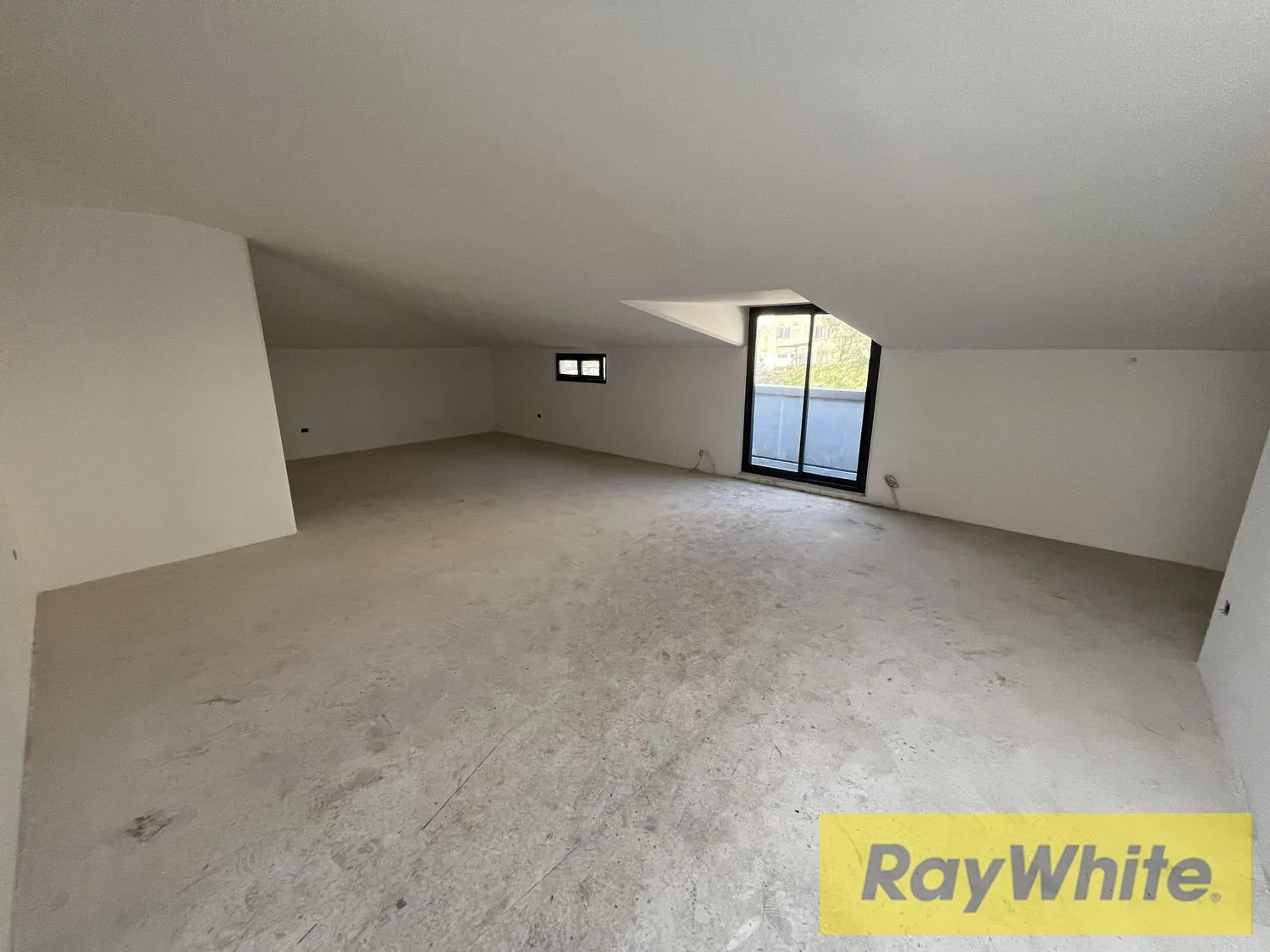 For Rent Office In Mansourieh — الصورة 2
