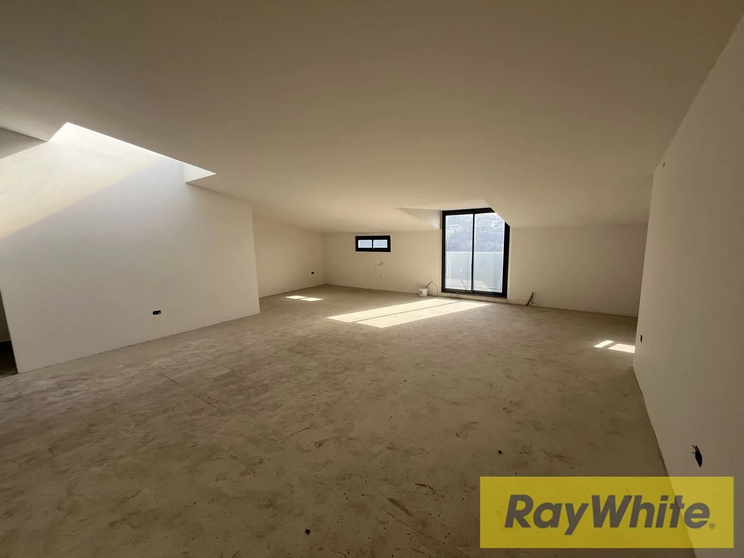 For Rent Office In Mansourieh — الصورة 3