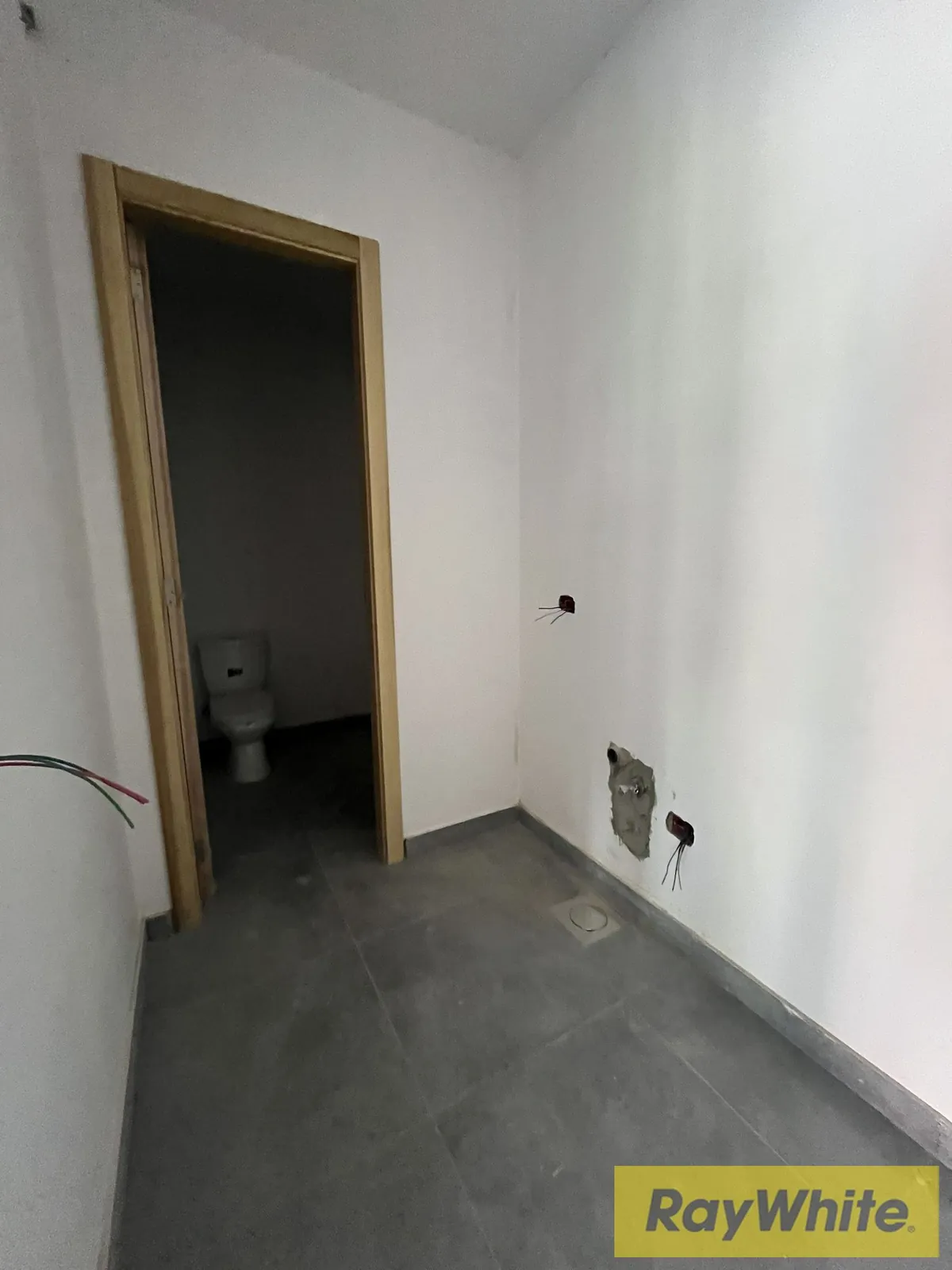 For Rent Office In Mansourieh — الصورة 3