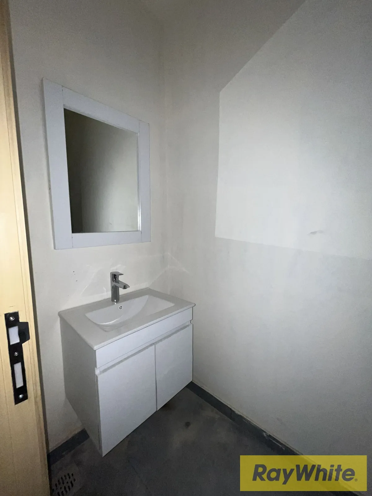 Office For Rent In Mansourieh – 75 Sqm — الصورة 3