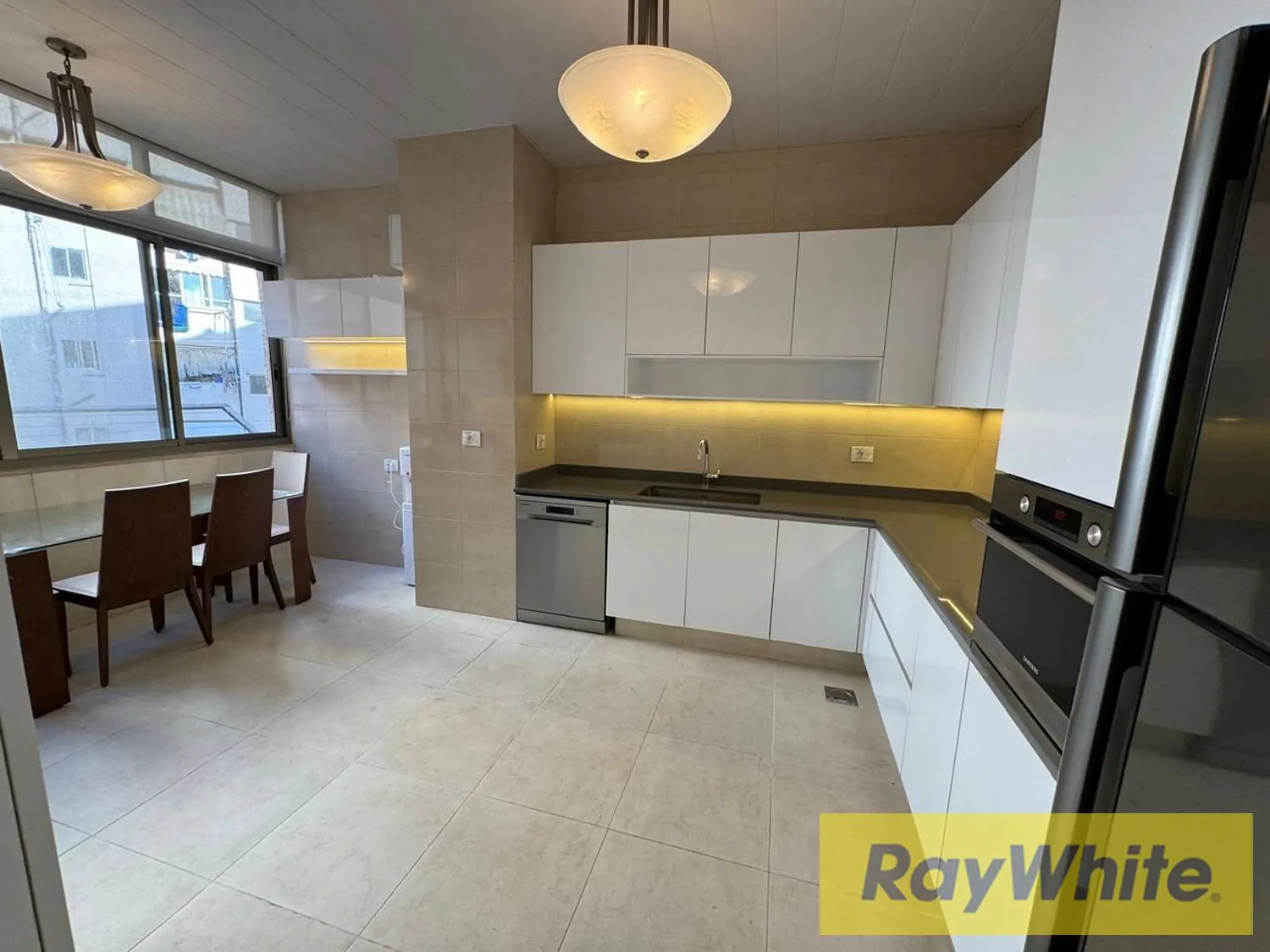 Apartment For Sale In Manara — الصورة 3