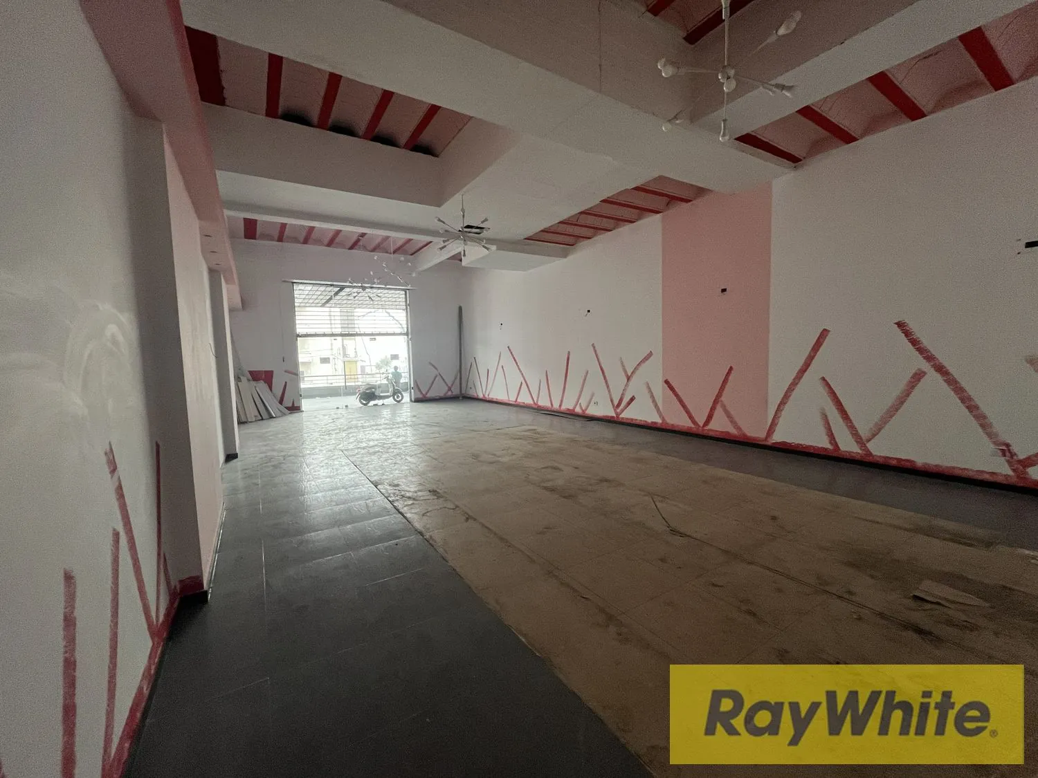 For Rent Shop In Mansourieh – 210 Sqm