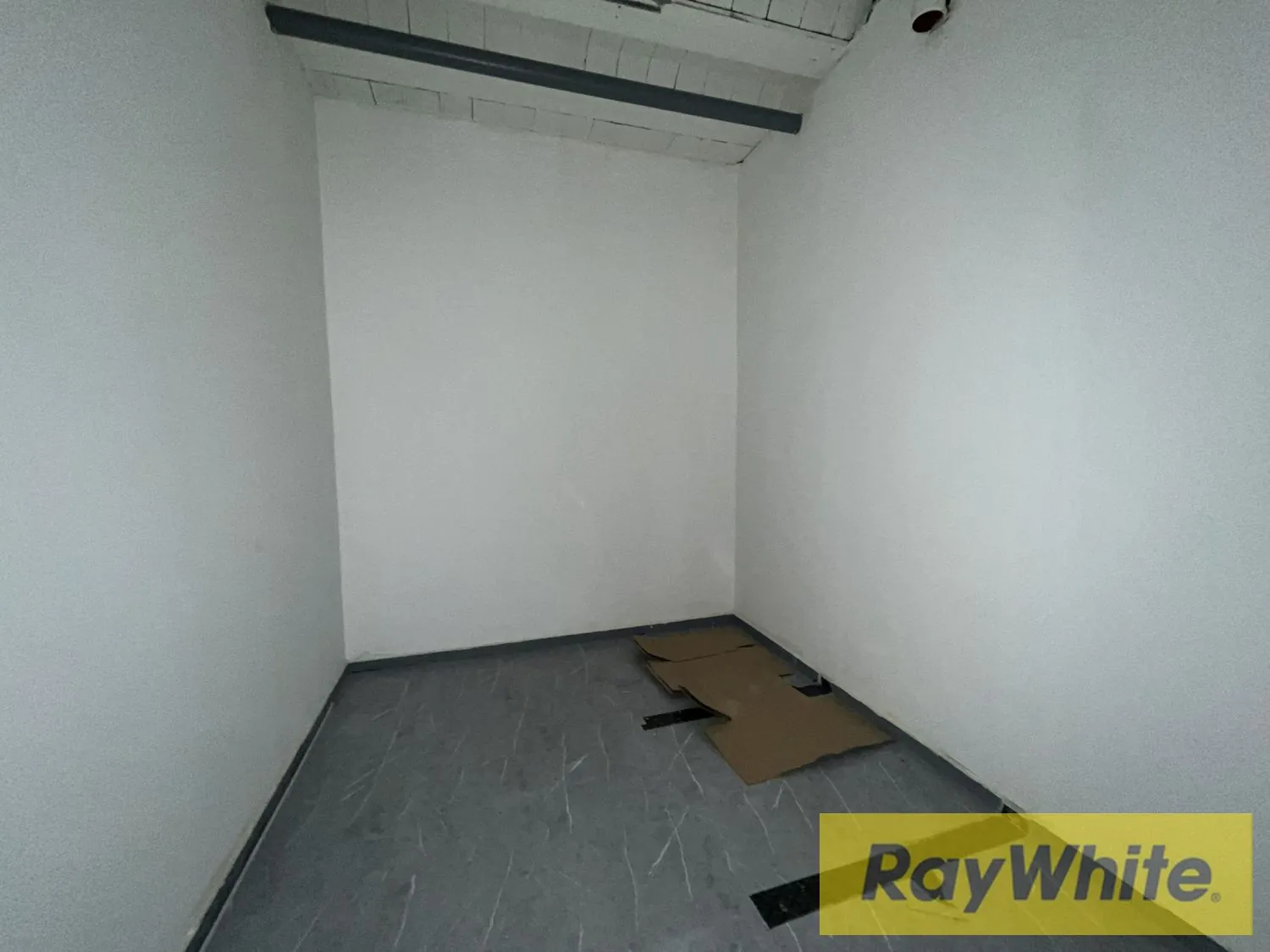 For Rent Shop In Mansourieh – 210 Sqm — الصورة 2