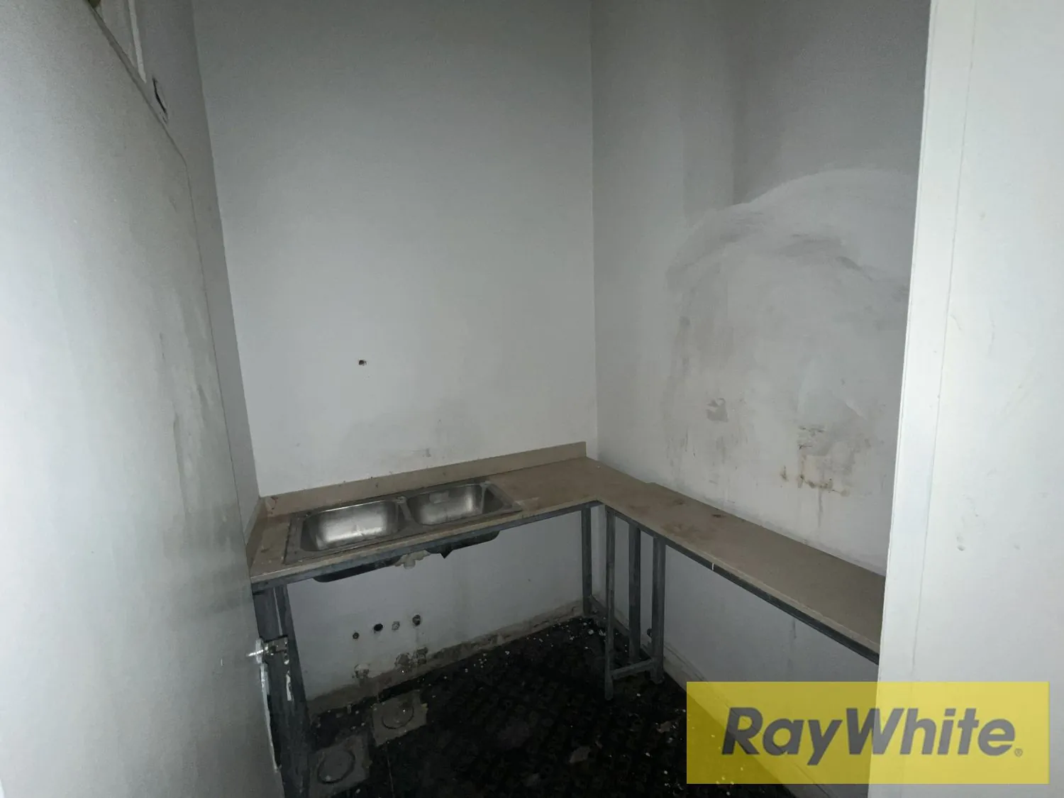 For Rent Shop In Mansourieh – 210 Sqm — الصورة 4