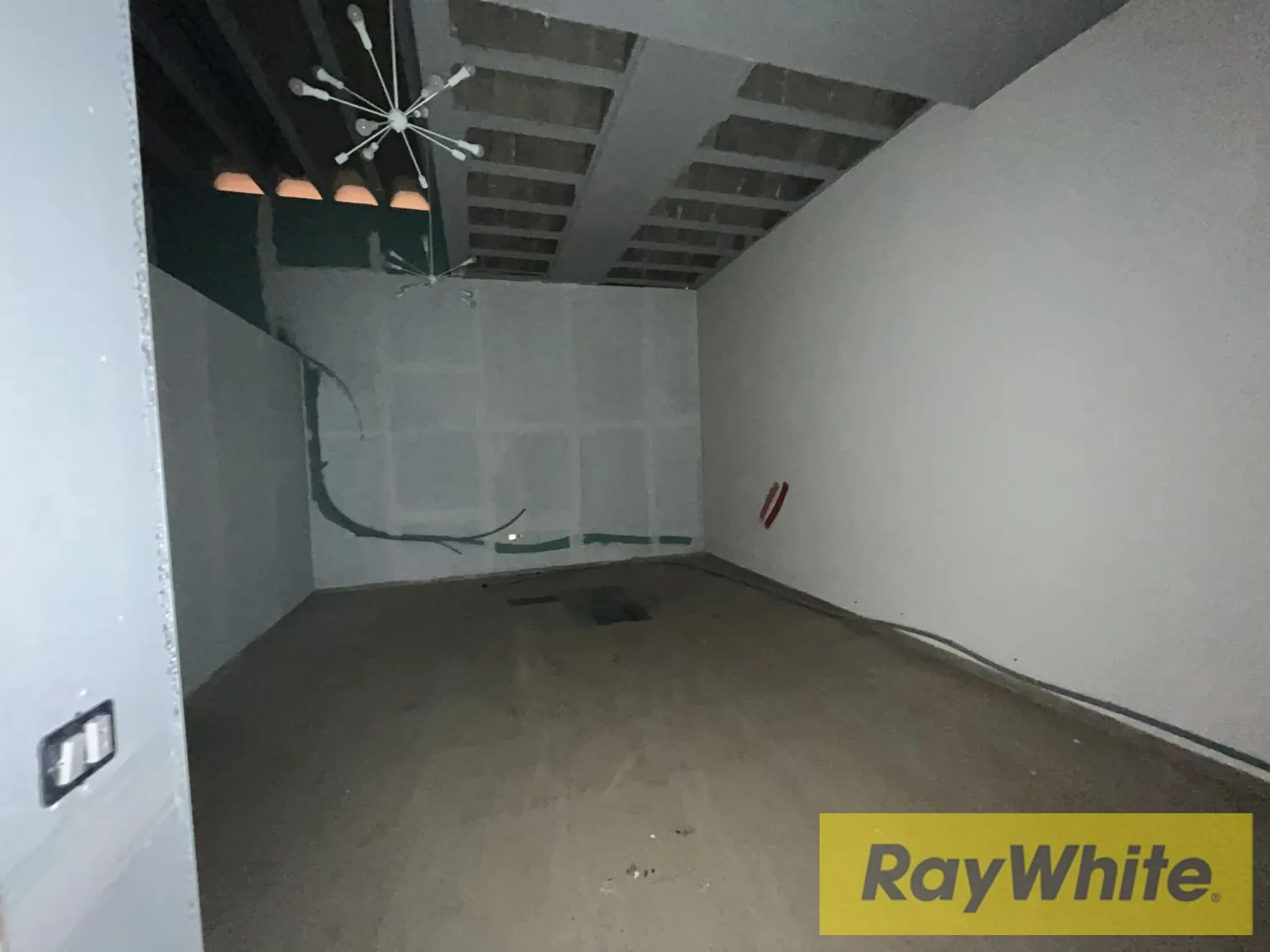 For Rent Shop In Mansourieh – 210 Sqm — الصورة 5