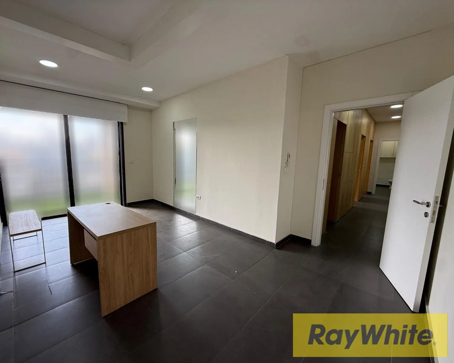Office For Rent In Saifi – 220 Sqm — الصورة 2