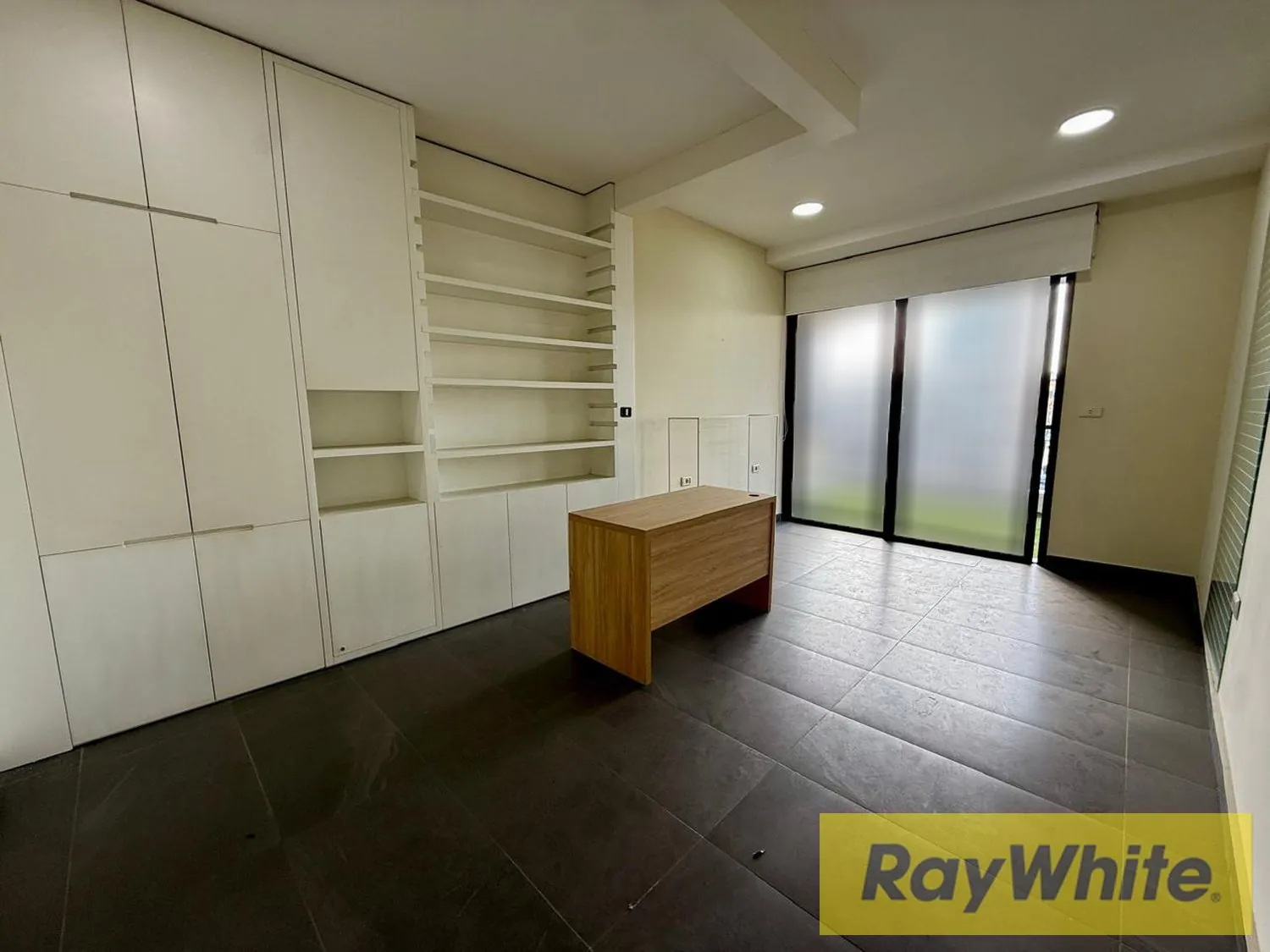 Office For Rent In Saifi – 220 Sqm — الصورة 4