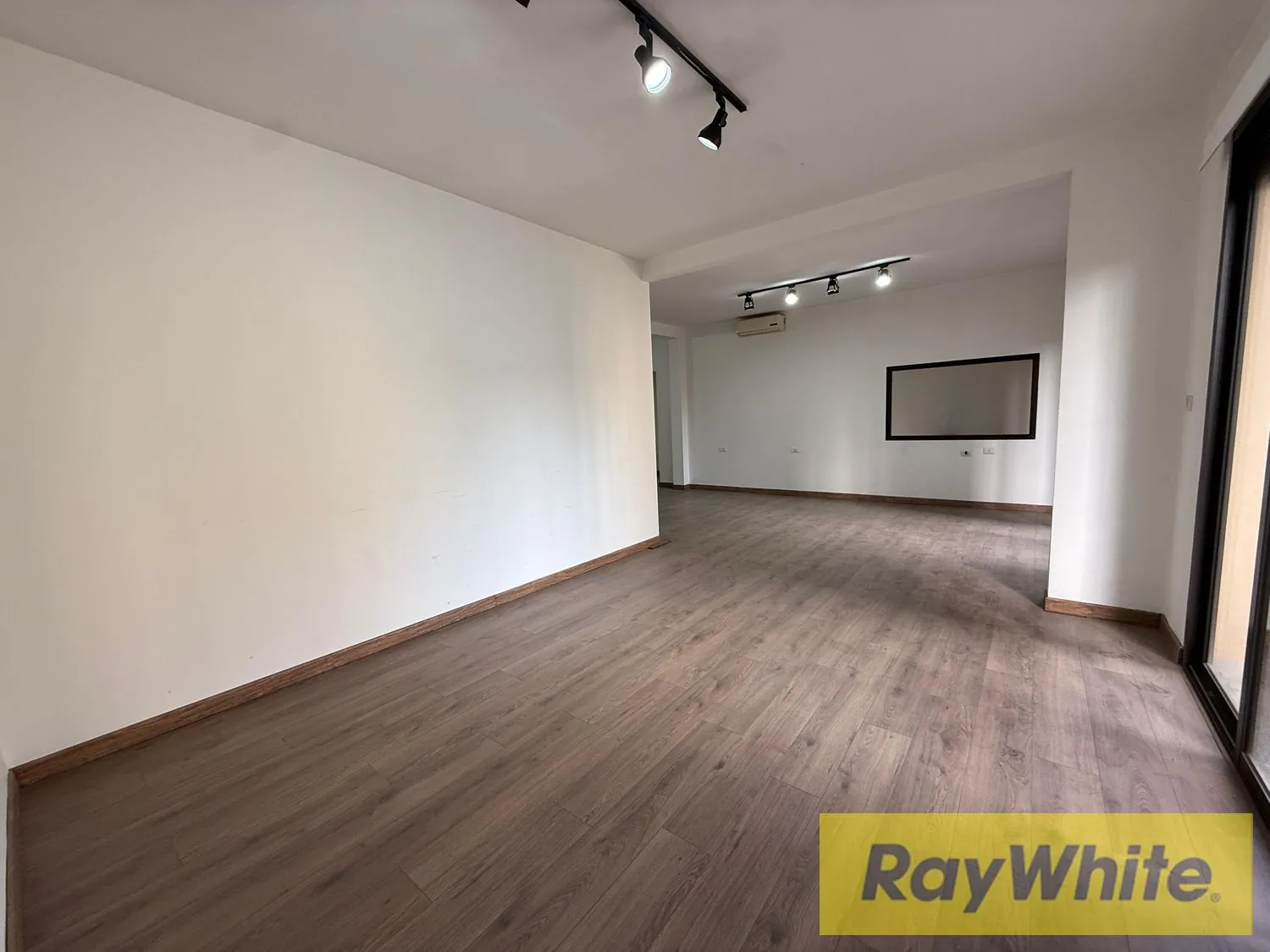Office For Rent In Saifi – 150 Sqm — الصورة 2
