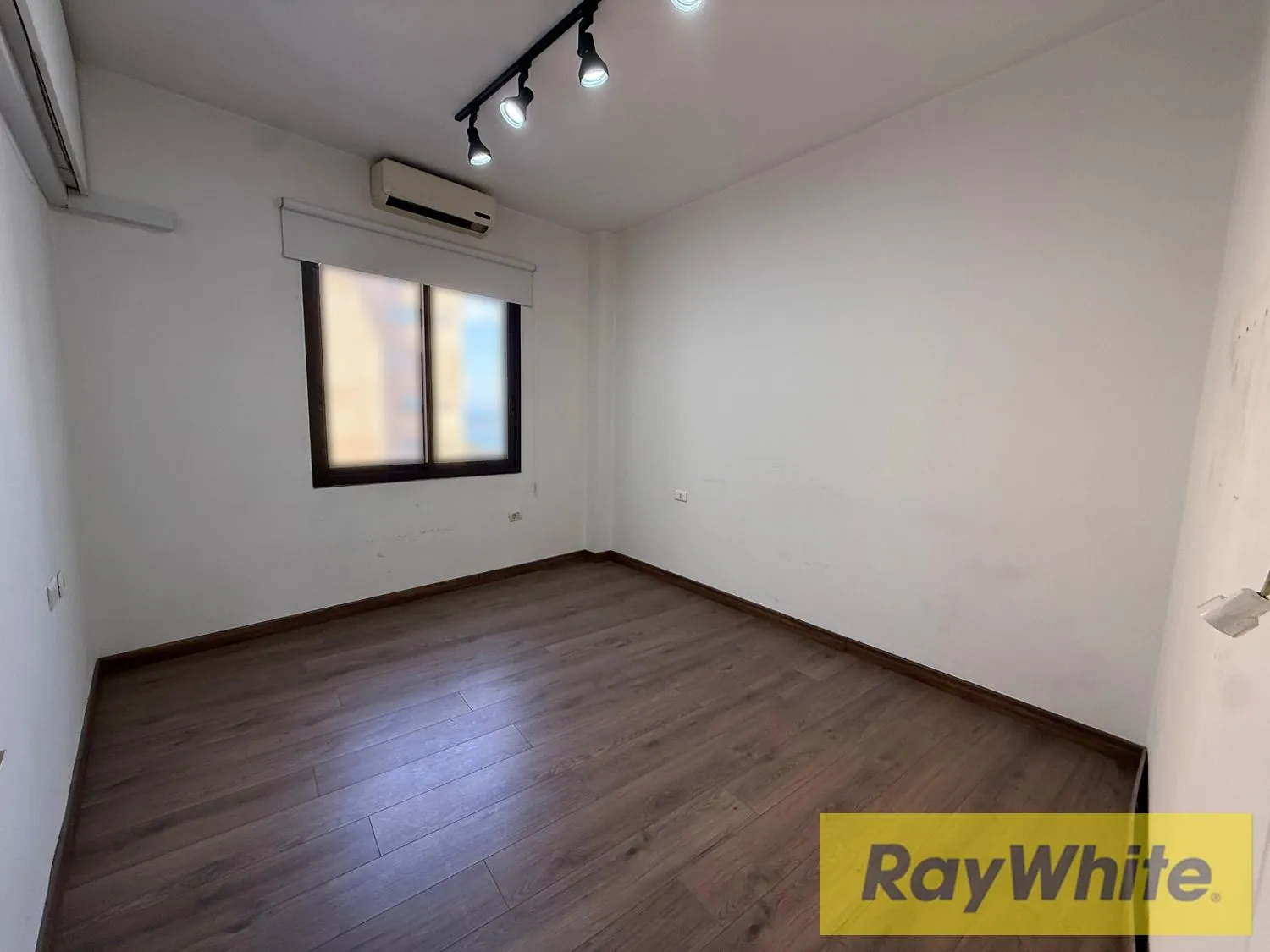 Office For Rent In Saifi – 150 Sqm — الصورة 4
