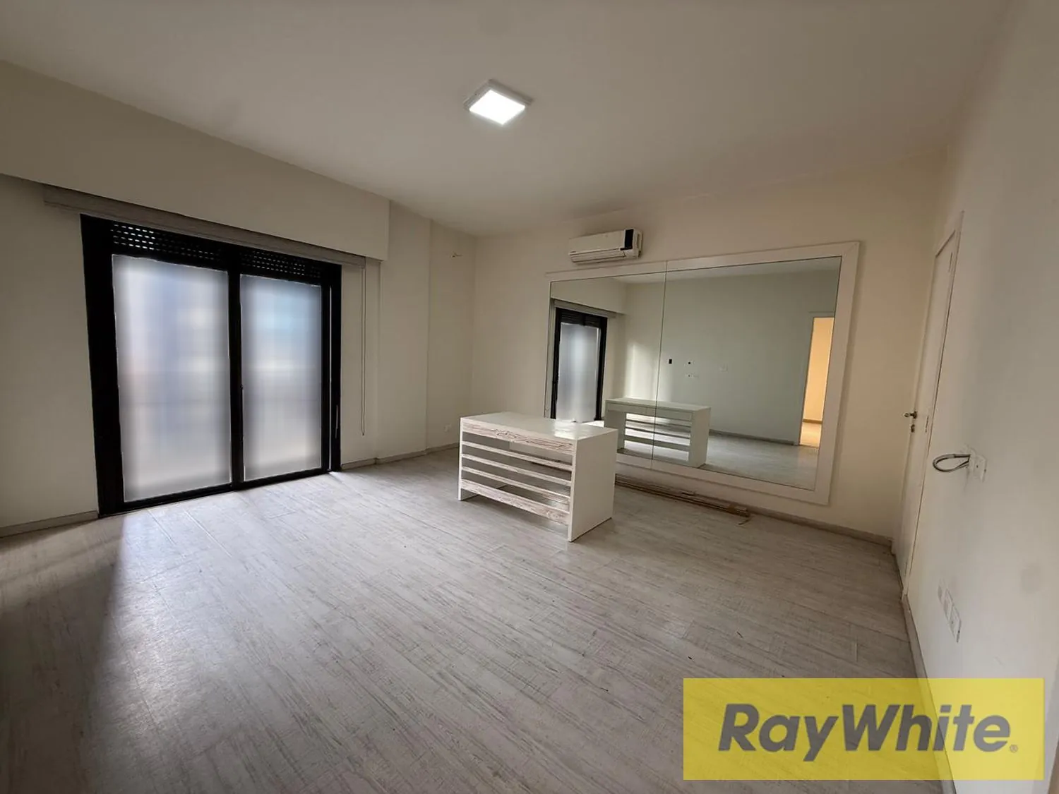 Office For Rent In Saifi – 150 Sqm — الصورة 3