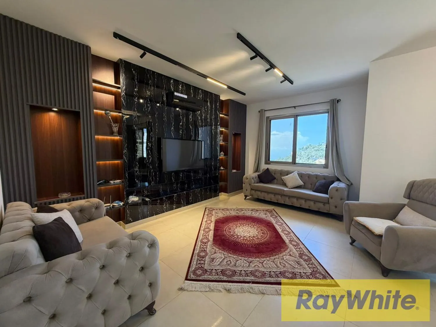 Apartment For Sale In Jouret El Ballout – 165 Sqm — الصورة 4