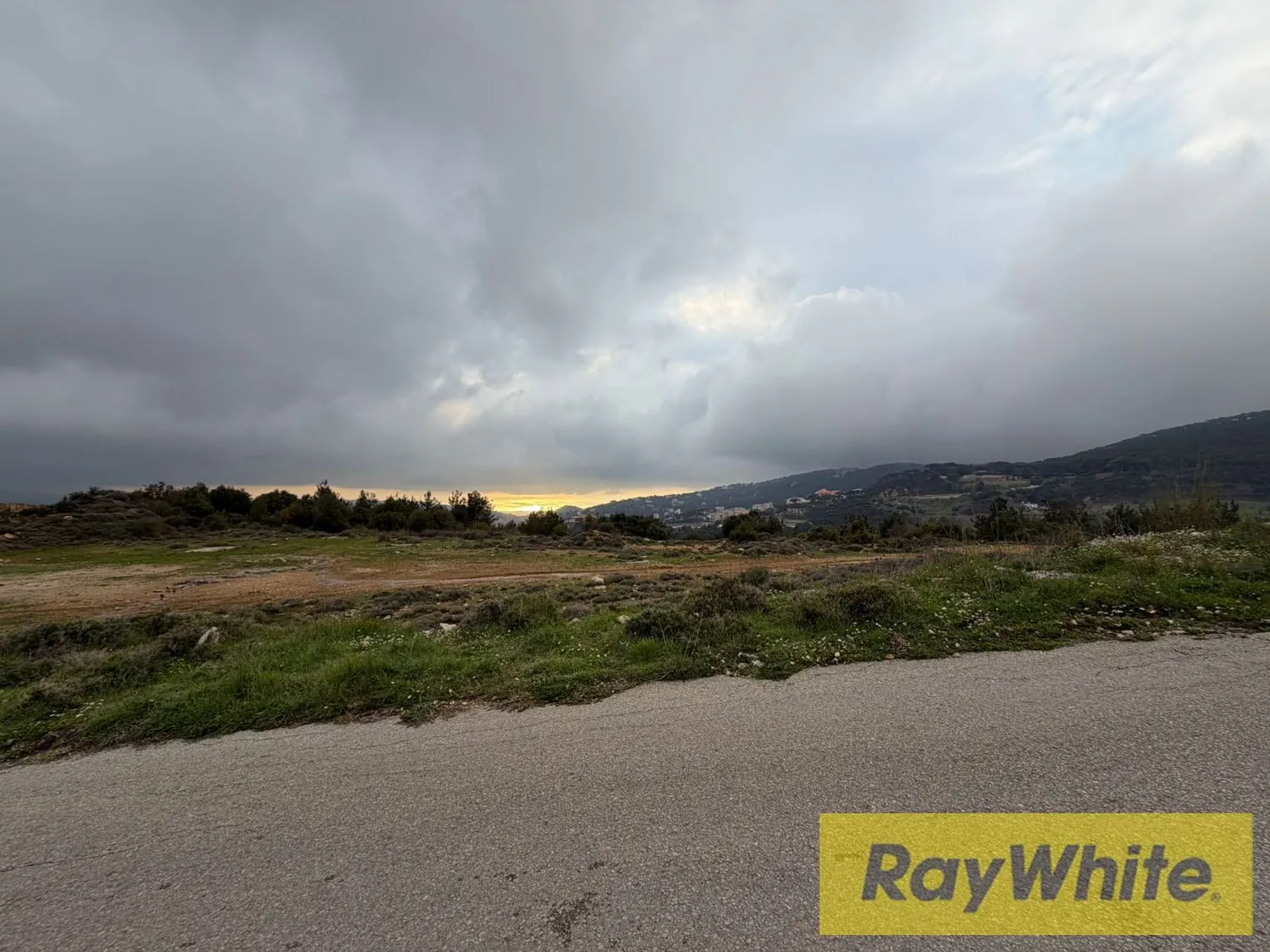 Land For Sale In Douar – 1,885 Sqm — الصورة 2